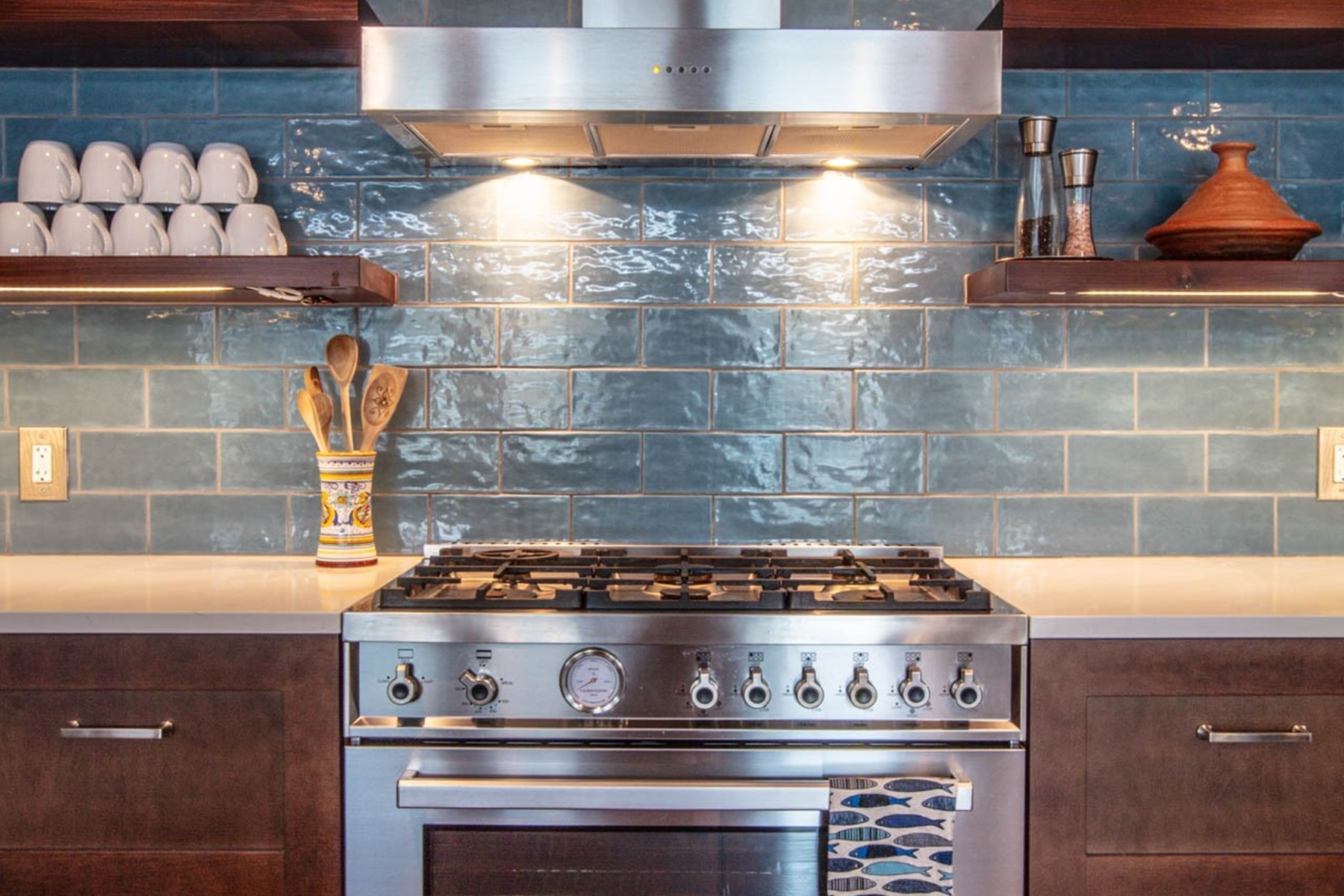  Renovated Waterfront Retreat with Private Dock & Guest Barn - 物件實景