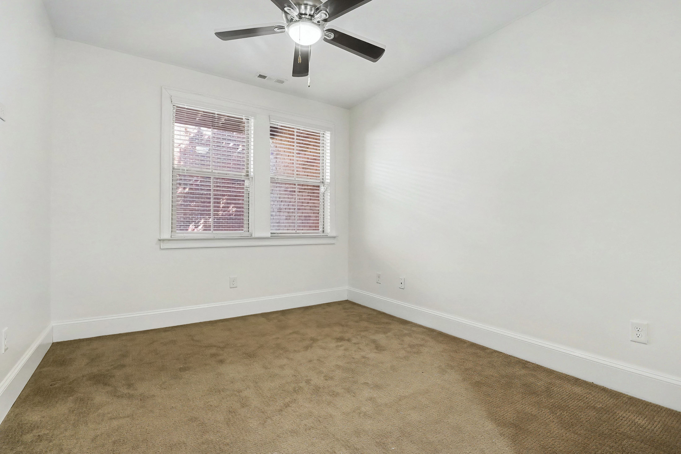  Beautiful Move-in Ready Townhome in the Gated Gramercy Community - 物件實景