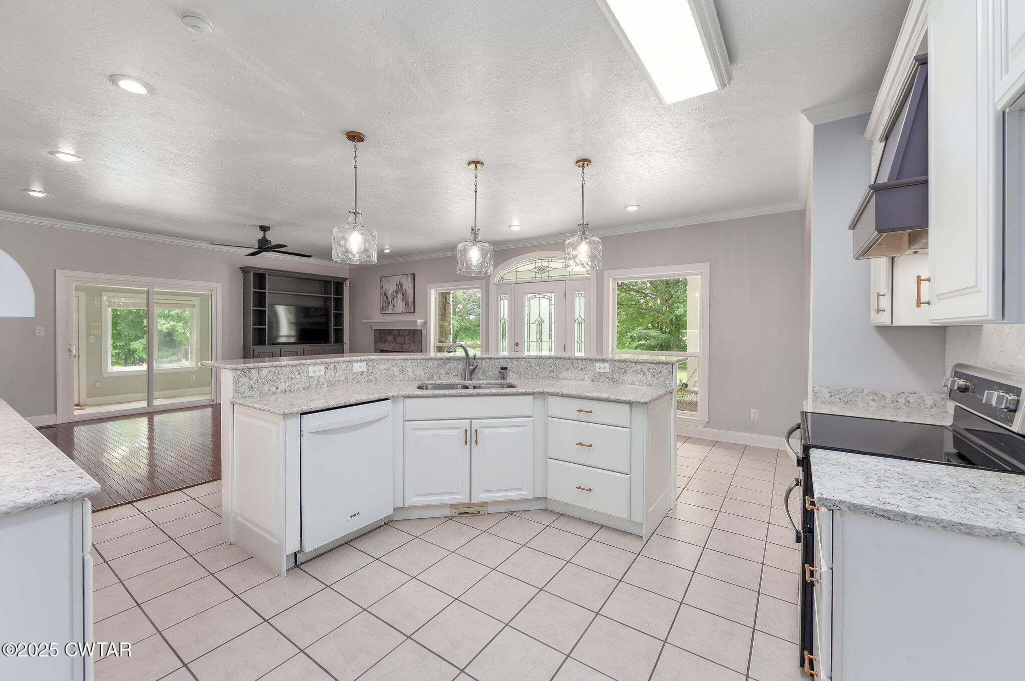 Humboldt, Tennessee, 38343, United States, 4 Bedrooms Bedrooms, ,5 BathroomsBathrooms,Residential,For Sale,1818356