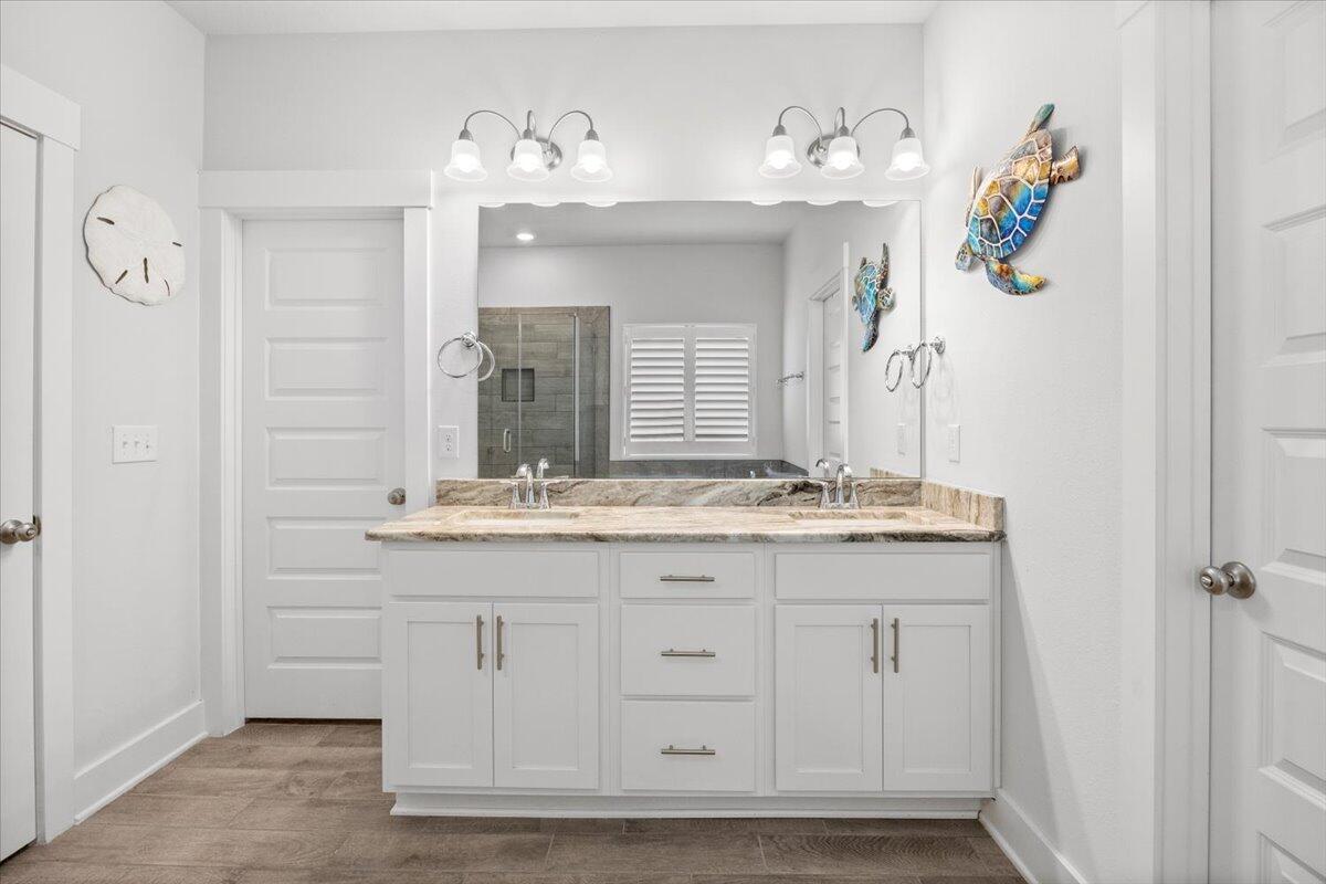 Gulf Breeze, Florida, 32563, United States, 4 Bedrooms Bedrooms, ,3 BathroomsBathrooms,Residential,For Sale,1933407
