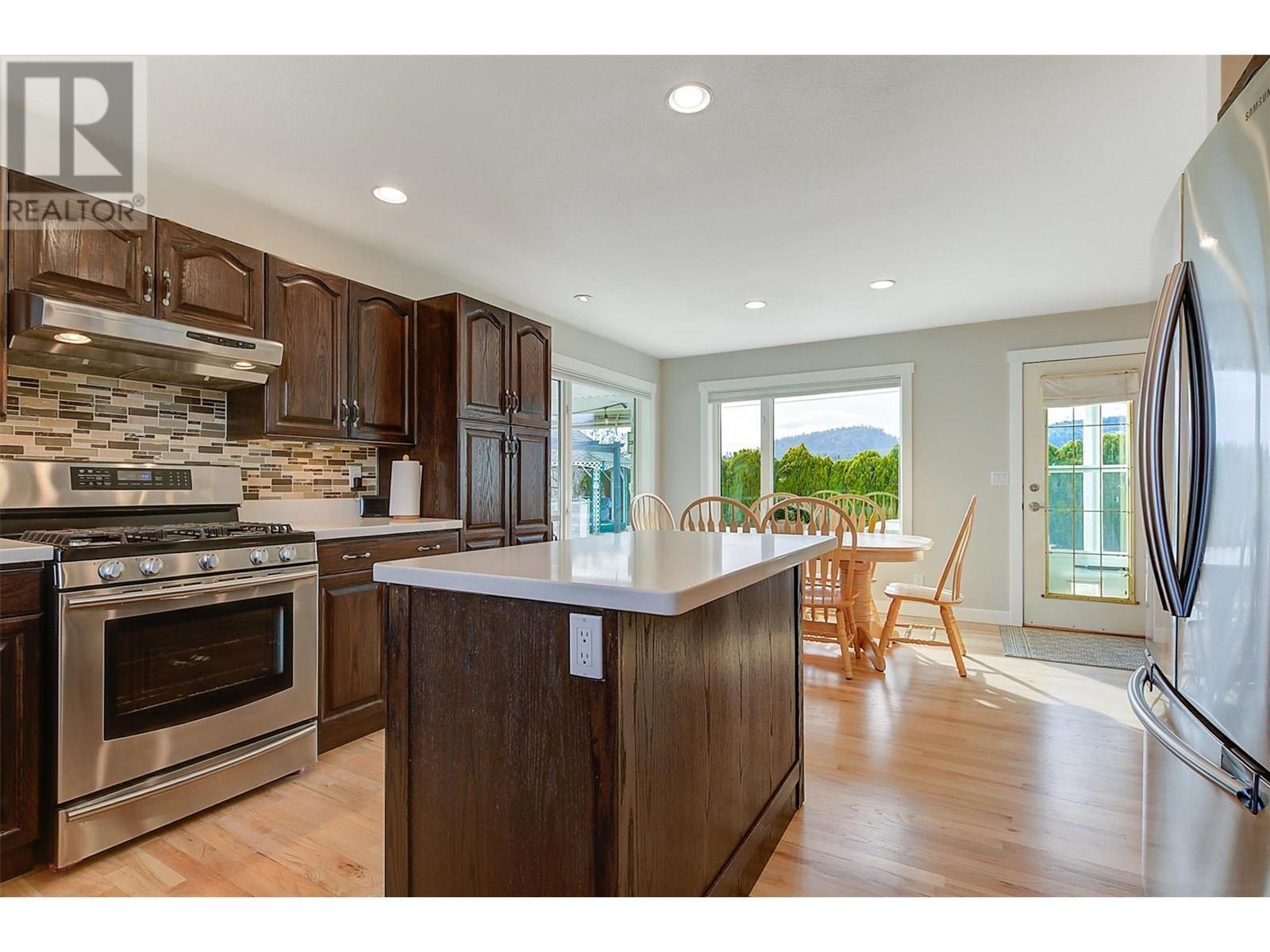 KELOWNA, British Columbia, V1V 2G6, CA, 5 Bedrooms Bedrooms, ,4 BathroomsBathrooms,Residential,For Sale,1838438