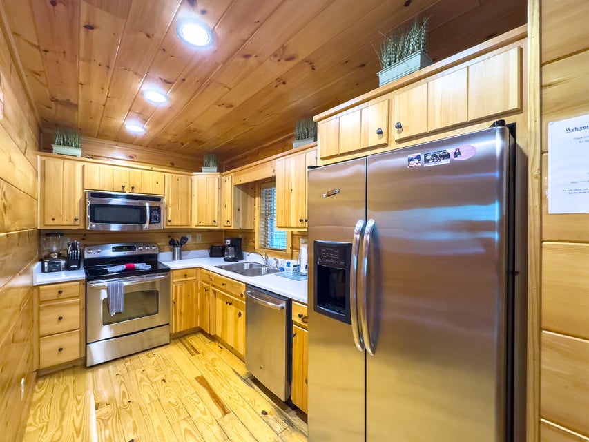 Sevierville, Tennessee, 37876, United States, 13 Bedrooms Bedrooms, ,14 BathroomsBathrooms,Residential,For Sale,1974606