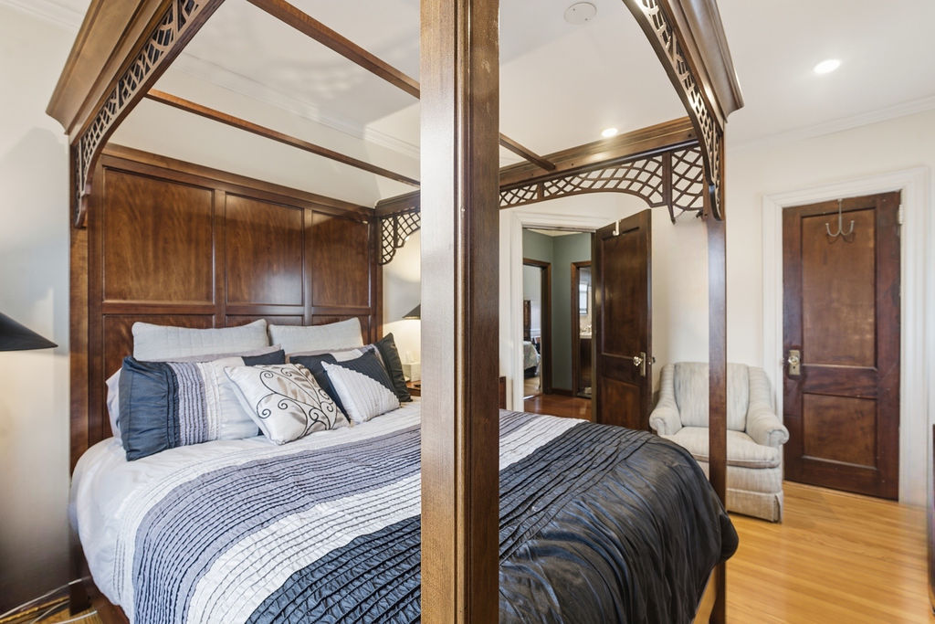 Howard Beach, New York, 11414, United States, 4 Bedrooms Bedrooms, ,1 BathroomBathrooms,Residential,For Sale,1986099