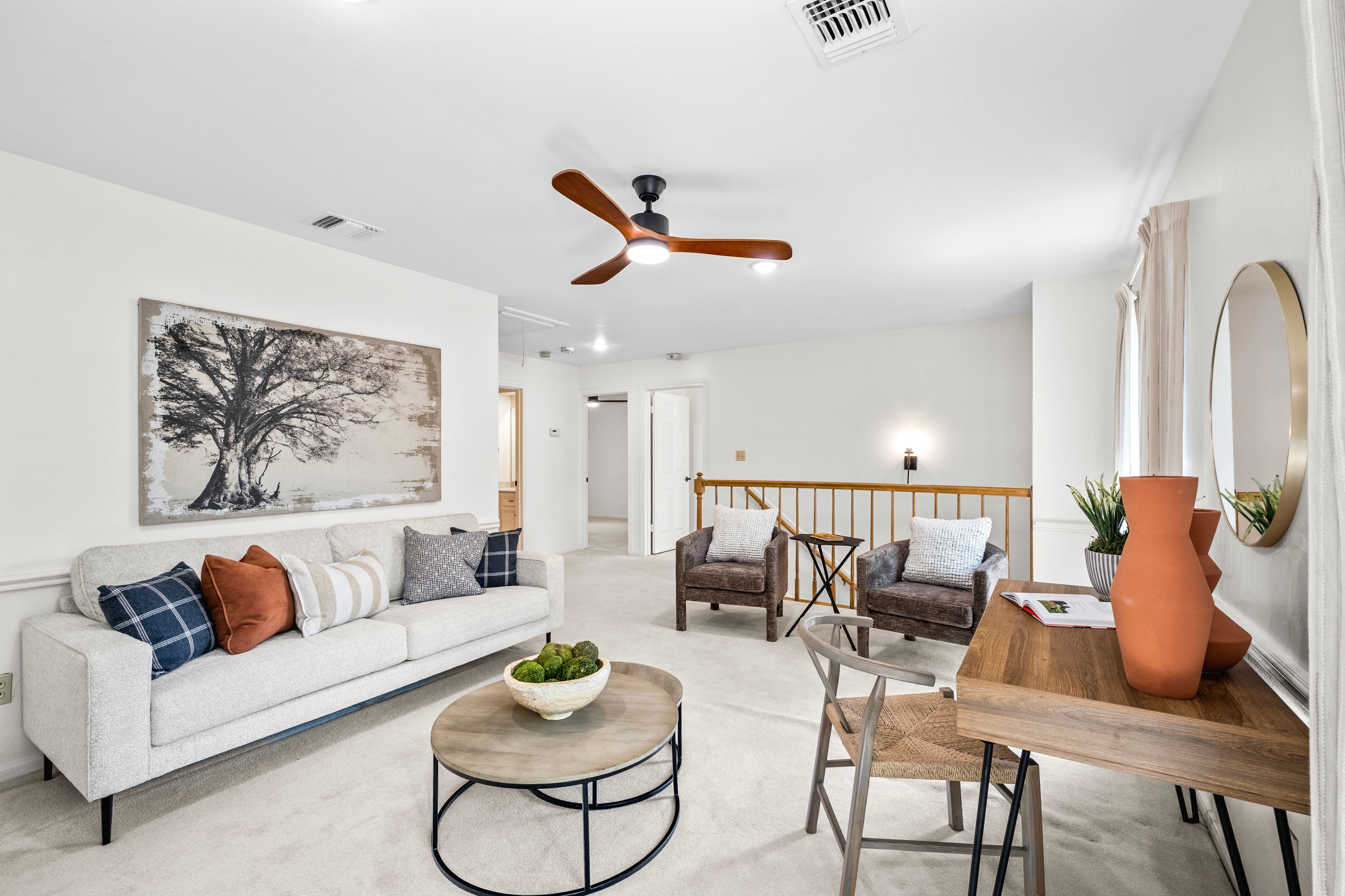  Custom Home with Private Backyard Oasis - 物件實景