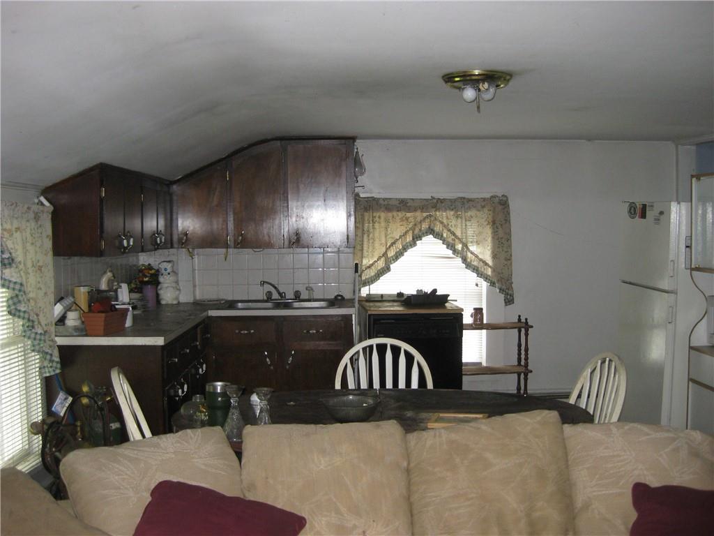 Middletown, Rhode Island, 02842, United States, 4 Bedrooms Bedrooms, ,2 BathroomsBathrooms,Residential,For Sale,1984430