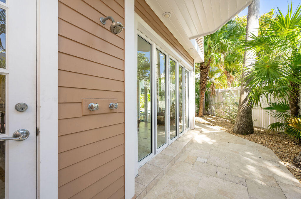 KEY WEST, Florida, 33040, United States, 5 Bedrooms Bedrooms, ,4 BathroomsBathrooms,Residential,For Sale,1847145