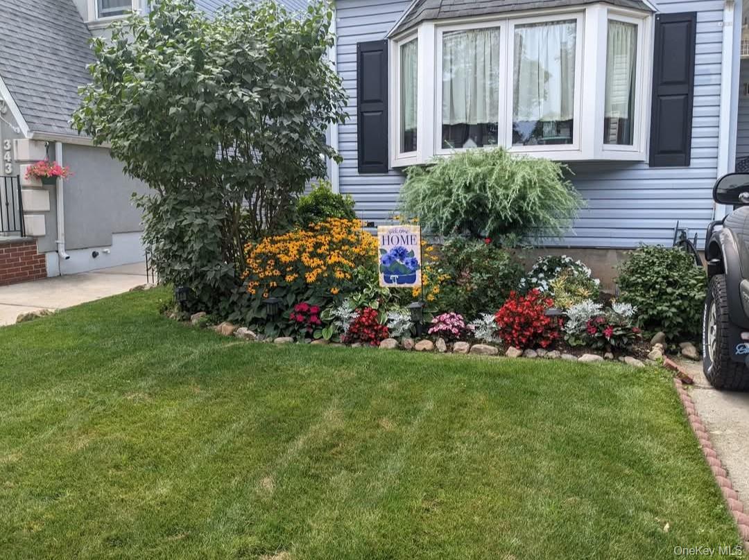 Mineola, New York, 11501, United States, 4 Bedrooms Bedrooms, ,2 BathroomsBathrooms,Residential,For Sale,2005697