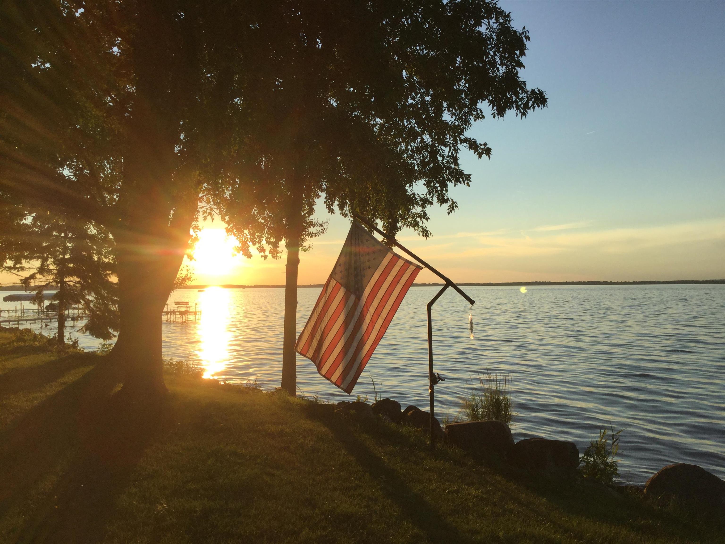 WINNECONNE, Wisconsin, 54986, United States, 2 Bedrooms Bedrooms, ,2 BathroomsBathrooms,Residential,For Sale,1926220