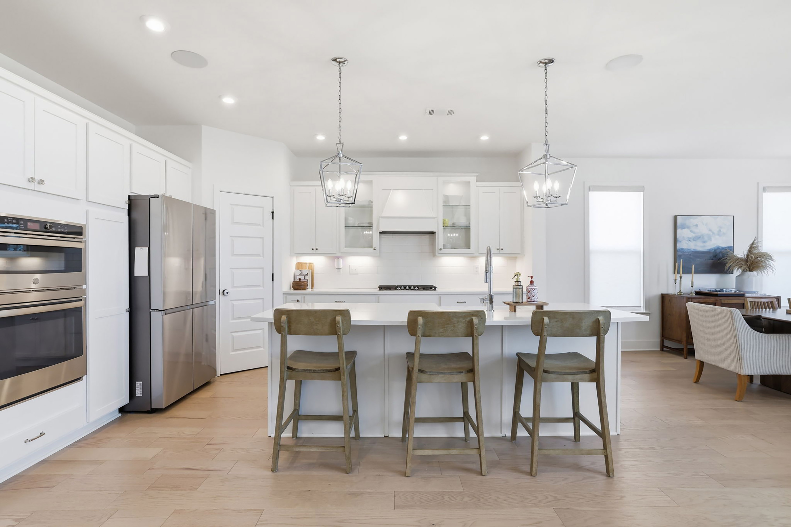  Stunning White Brick Modern Farmhouse Blends Timeless Charm with Elevated Design - 物件實景