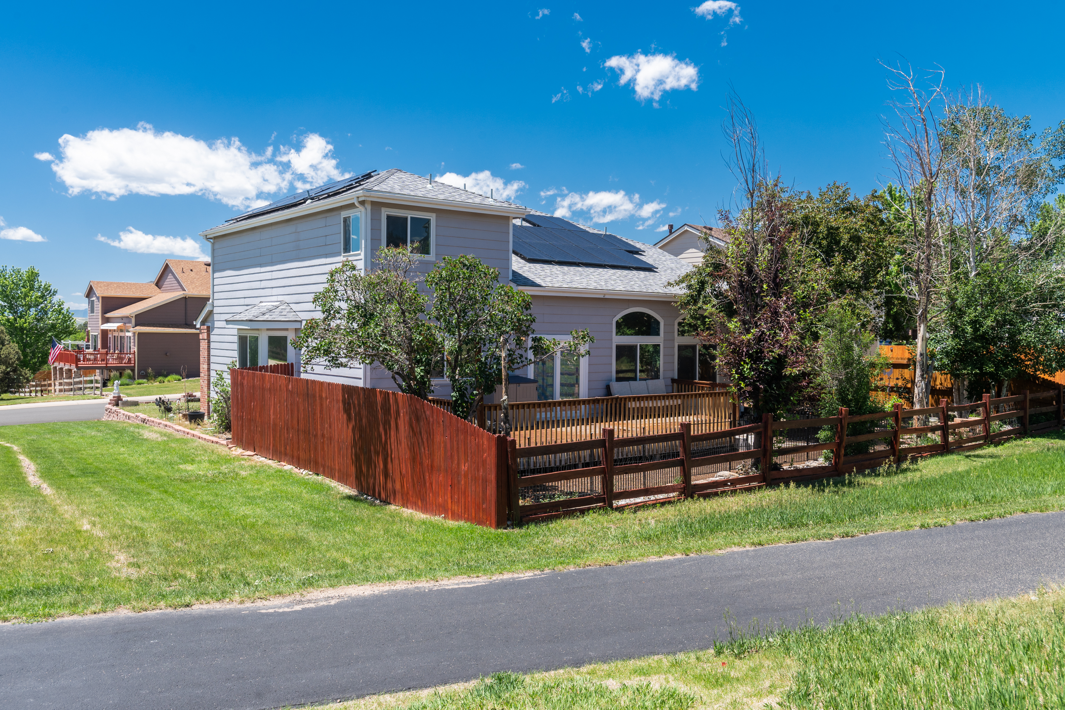  Situated on a Desirable Corner Lot in Hidden River - 物件實景