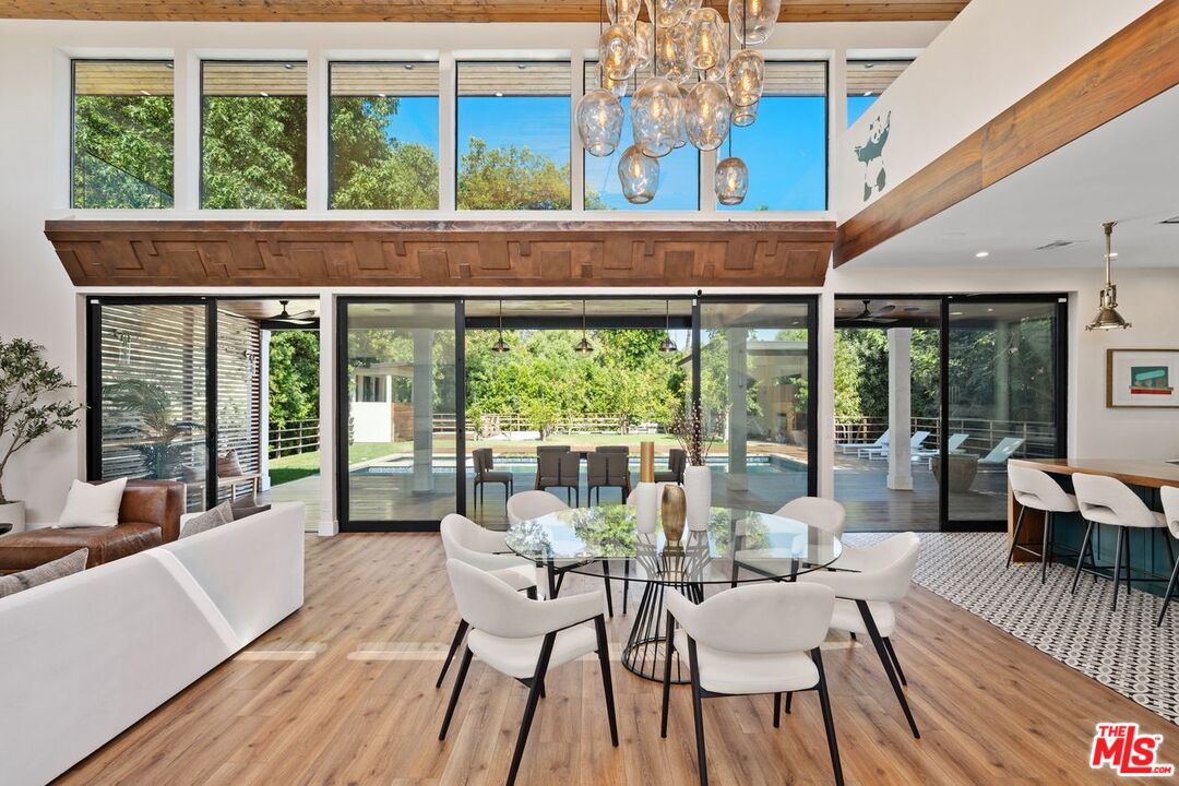 Woodland Hills, California, 91367, United States, 5 Bedrooms Bedrooms, ,3 BathroomsBathrooms,Residential,For Sale,1925987