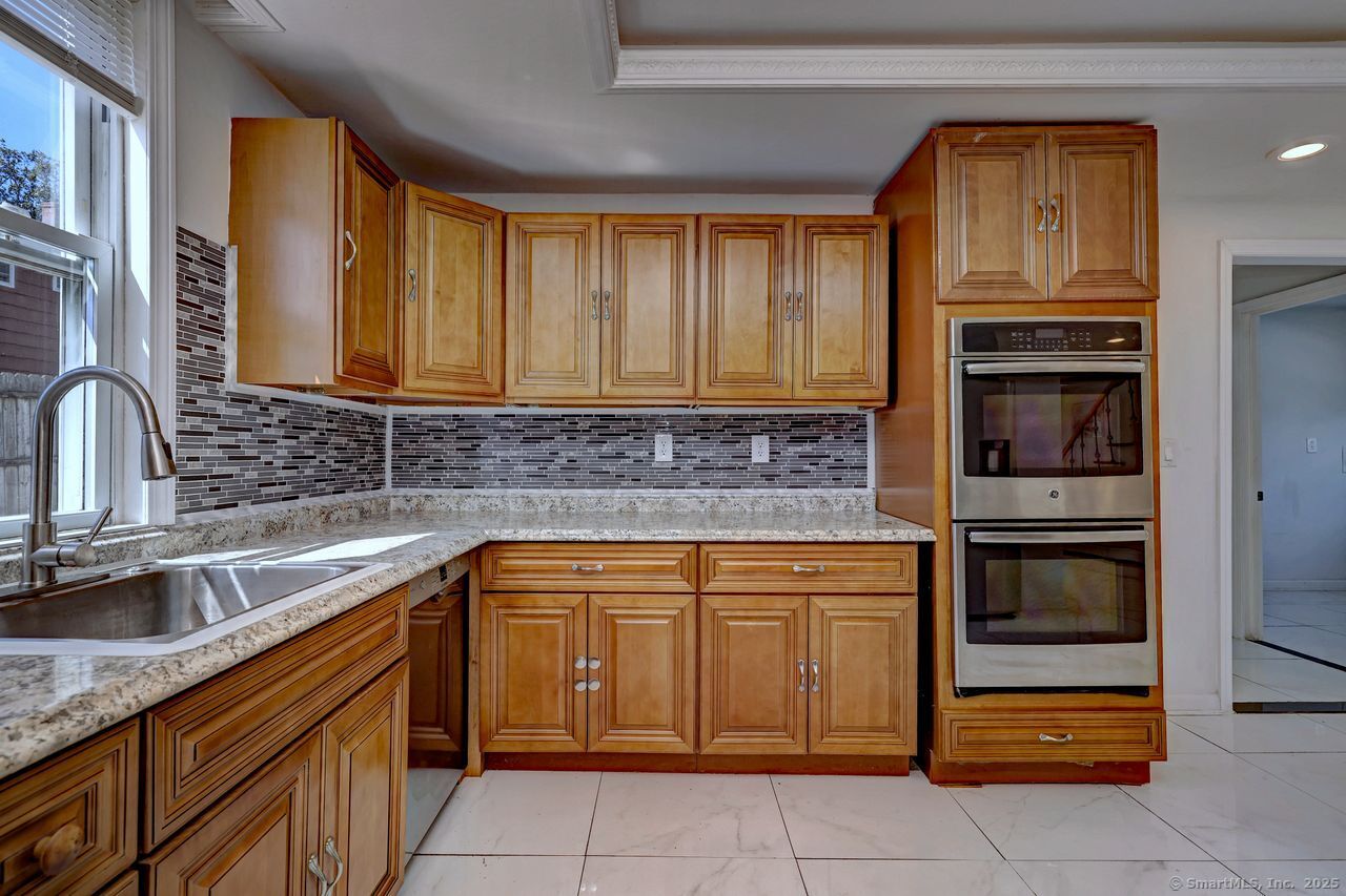 Milford, Connecticut, 06461, United States, 5 Bedrooms Bedrooms, ,2 BathroomsBathrooms,Residential,For Sale,1949907