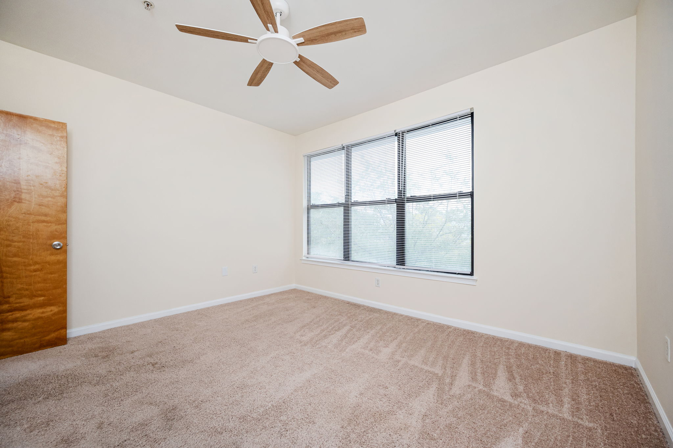  Rare Two Bedroom Home with a Private Garage at Sky Lofts - 物件實景