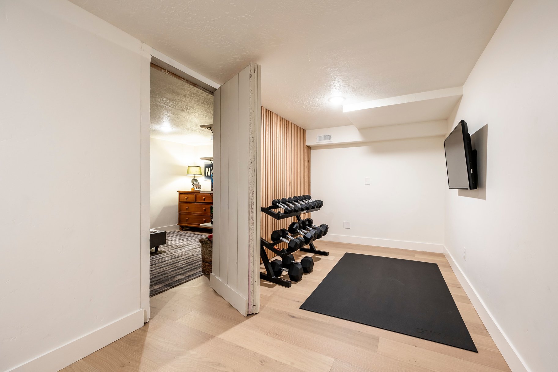  Remodeled Rambler with Outside Basement Entrance - 物件實景