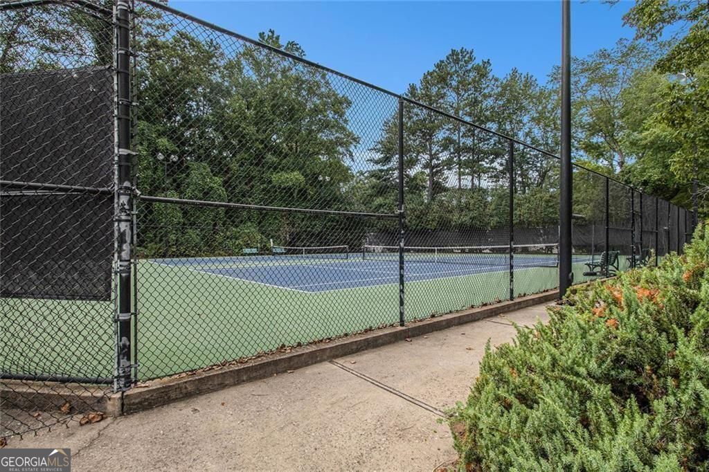 Roswell, Georgia, 30075, United States, 6 Bedrooms Bedrooms, ,4 BathroomsBathrooms,Residential,For Sale,1910371