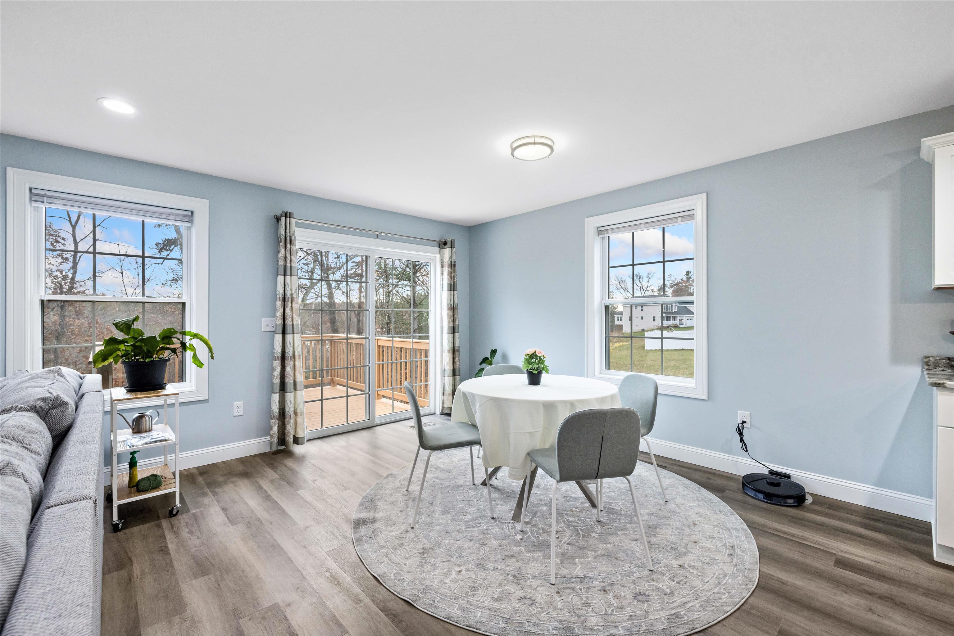 Hudson, New Hampshire, 03051, United States, 3 Bedrooms Bedrooms, ,2 BathroomsBathrooms,Residential,For Sale,1990943