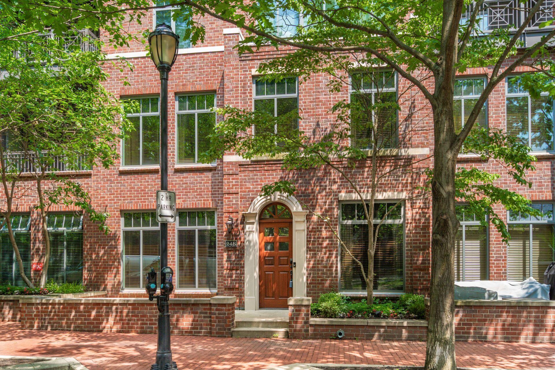 Columbus, Ohio, 43215, United States, 2 Bedrooms Bedrooms, ,3 BathroomsBathrooms,Residential,For Sale,1903521