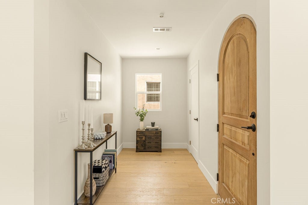 Los Angeles, California, 90018, United States, 3 Bedrooms Bedrooms, ,2 BathroomsBathrooms,Residential,For Sale,1905808