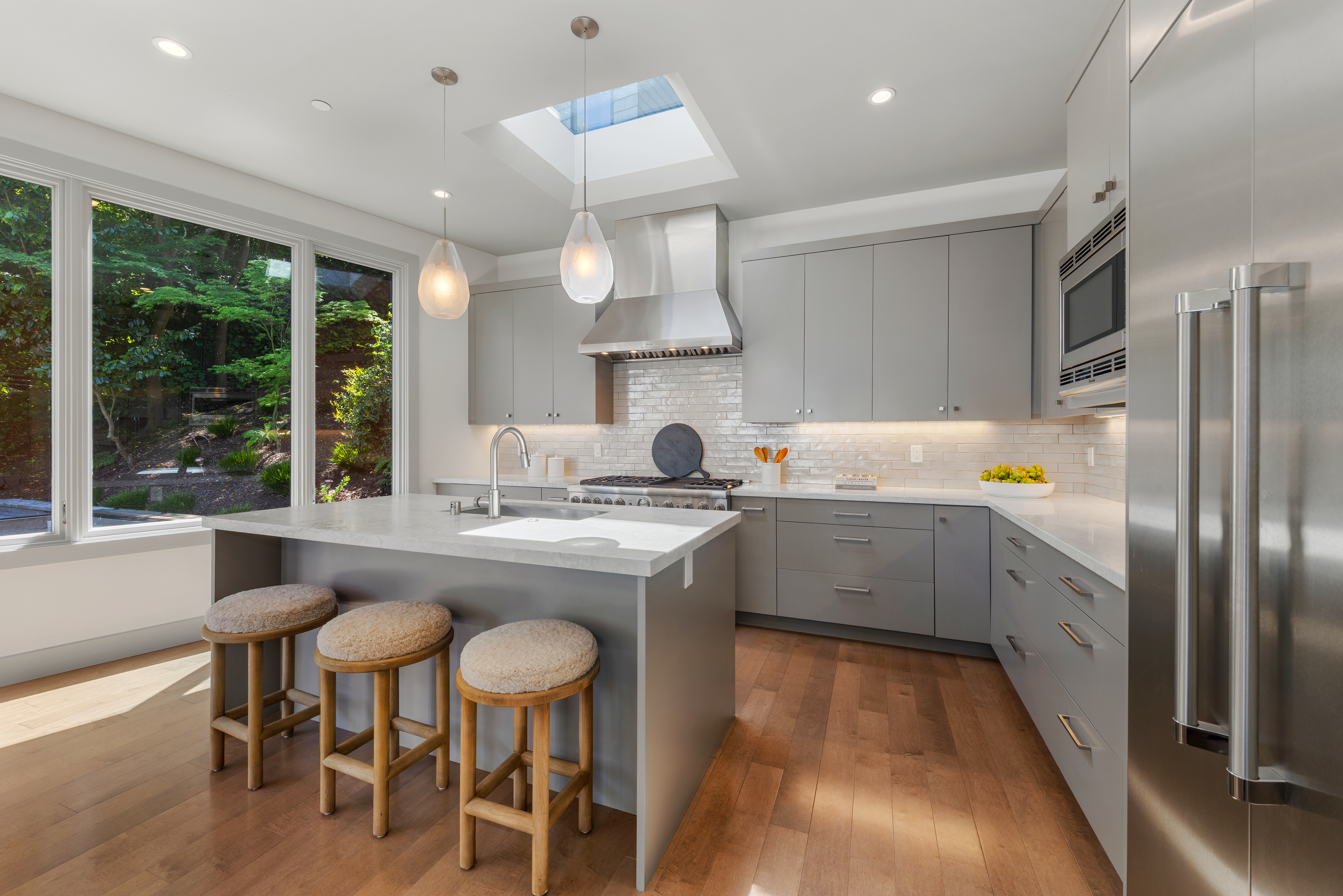  Coastal Living on Coveted Beach Road - 物件實景