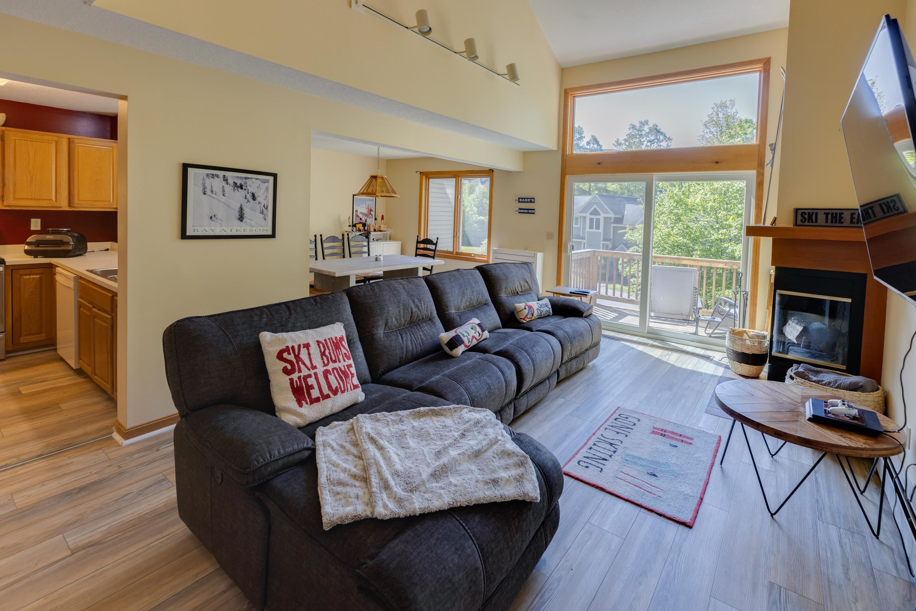 Lincoln, New Hampshire, 03251, United States, 4 Bedrooms Bedrooms, ,4 BathroomsBathrooms,Residential,For Sale,1991749