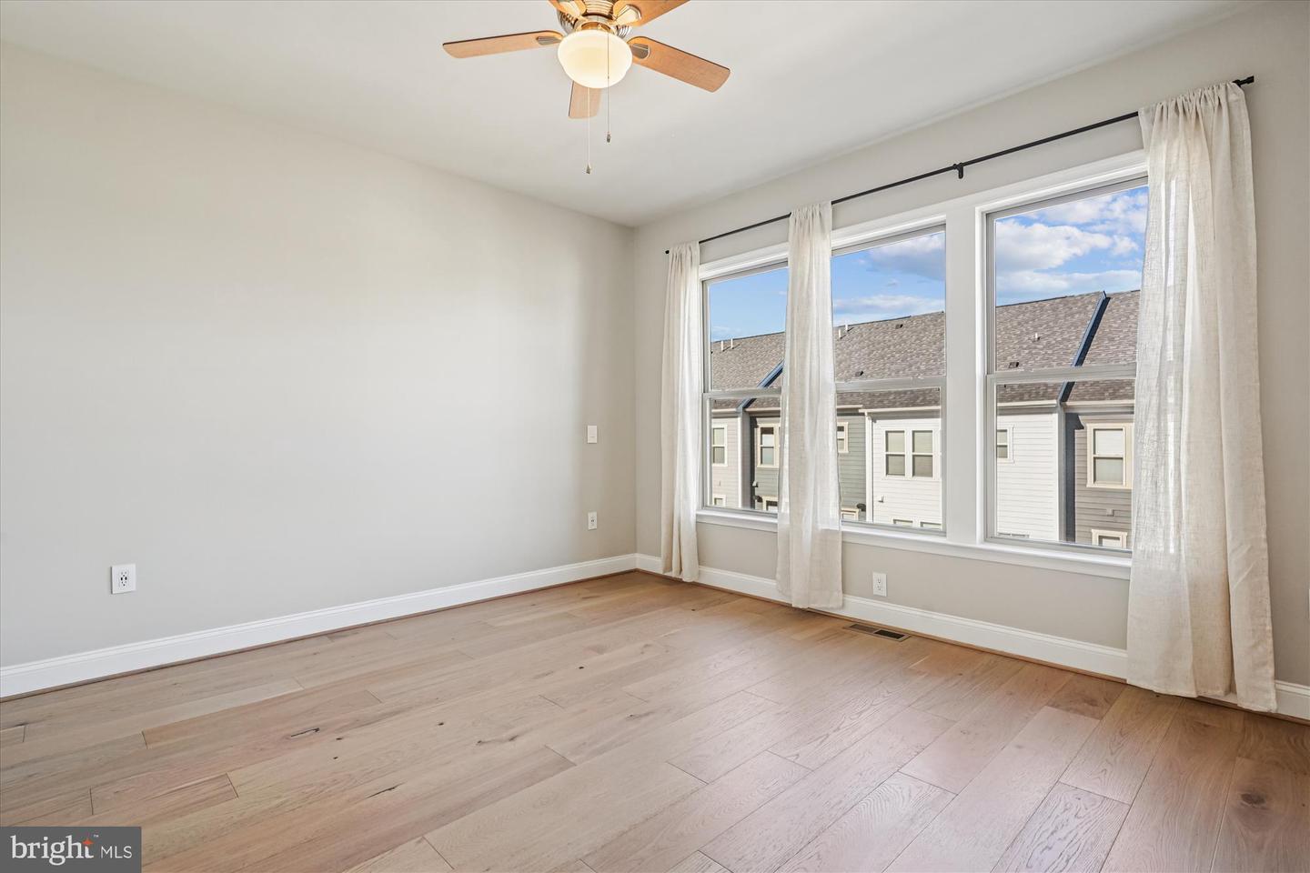 Dumfries, Virginia, 22026, United States, 3 Bedrooms Bedrooms, ,3 BathroomsBathrooms,Residential,For Sale,1988317