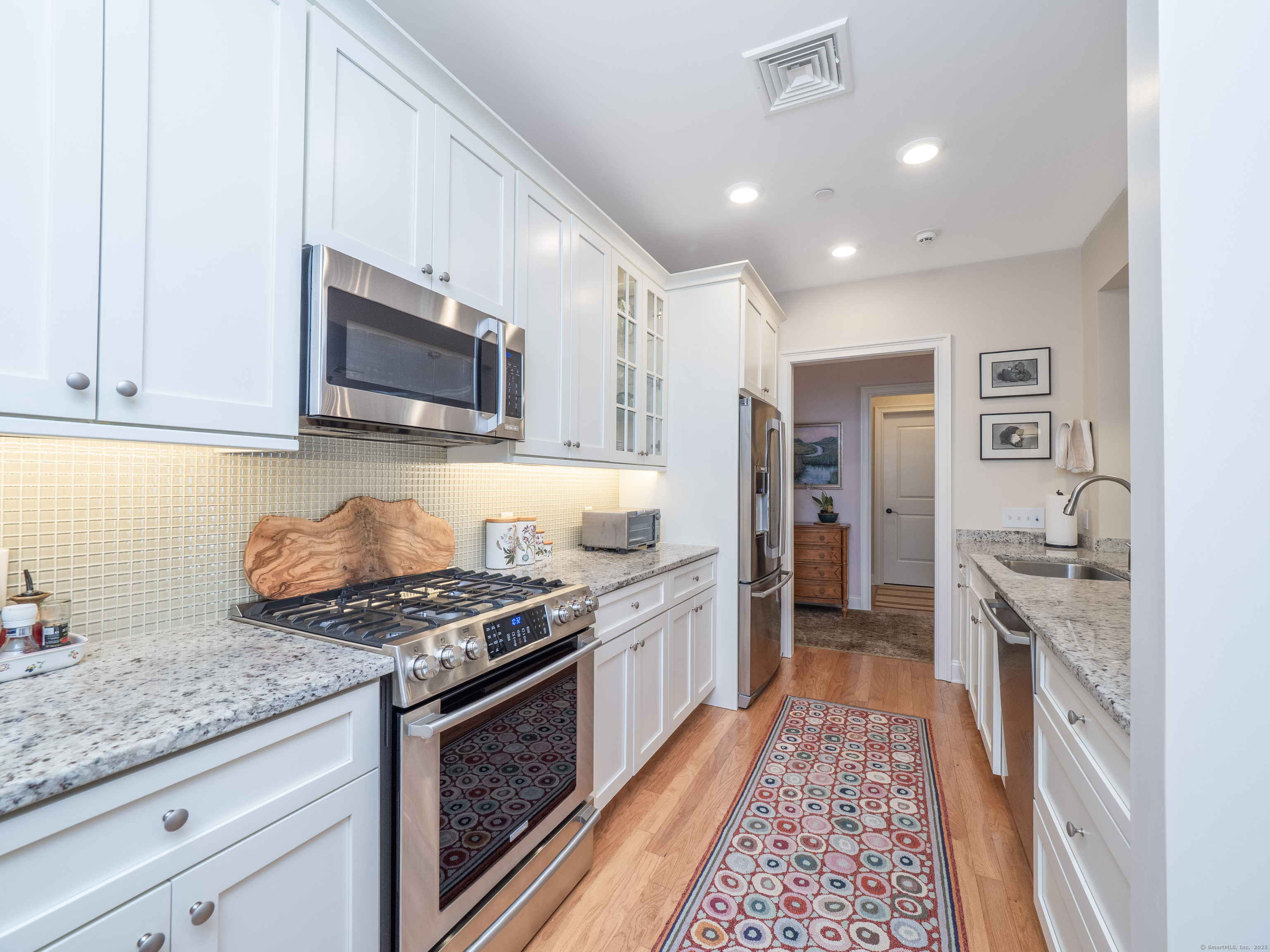 Ridgefield, Connecticut, 06877, United States, 2 Bedrooms Bedrooms, ,2 BathroomsBathrooms,Residential,For Sale,1989148