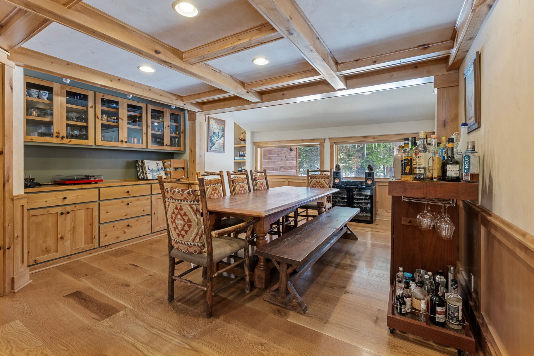 Gorgeous Tahoe Lodge next to open forest and close to everything - 物件實景