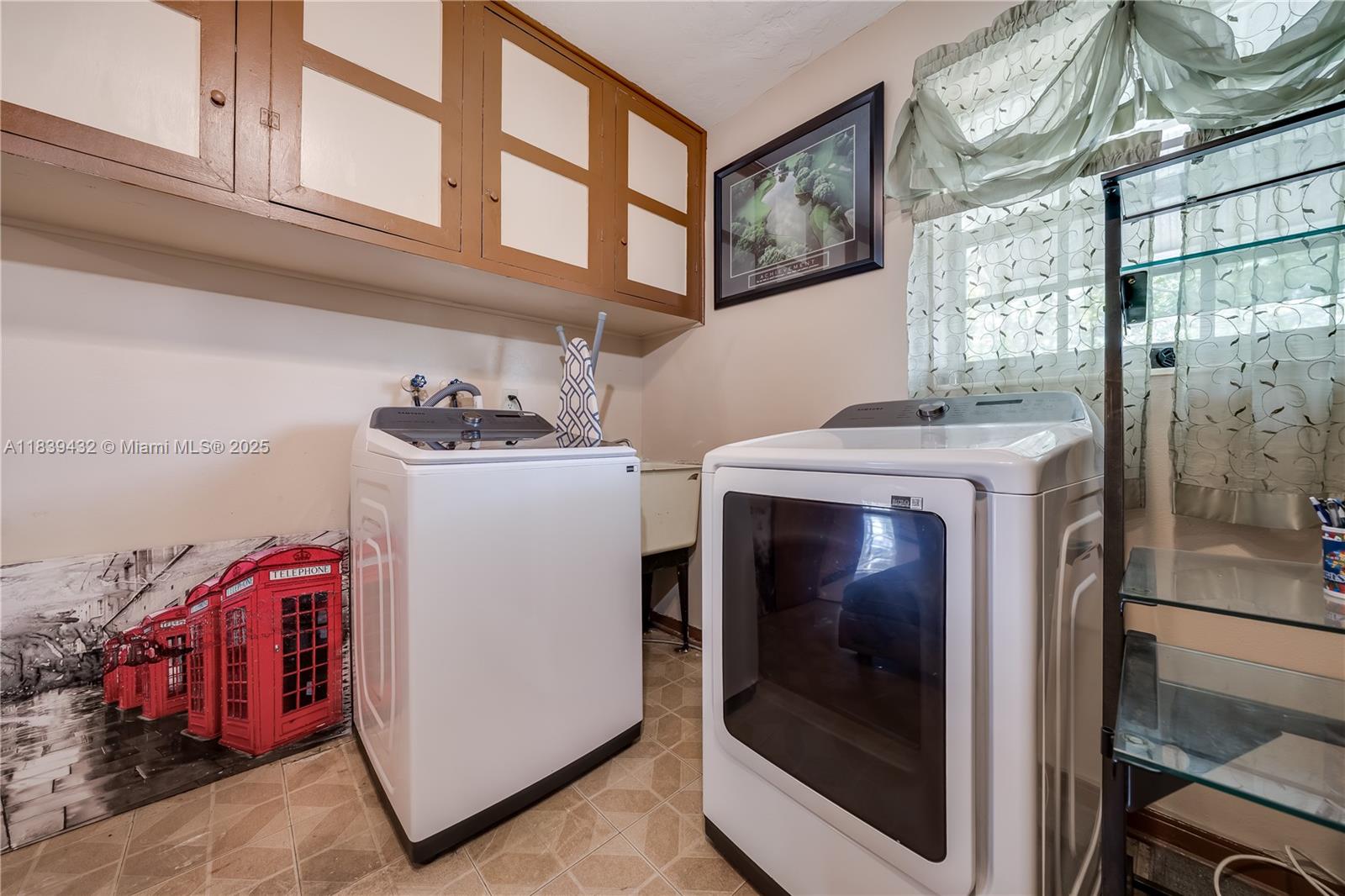 Hollywood, Florida, 33024, United States, 3 Bedrooms Bedrooms, ,2 BathroomsBathrooms,Residential,For Sale,1892932