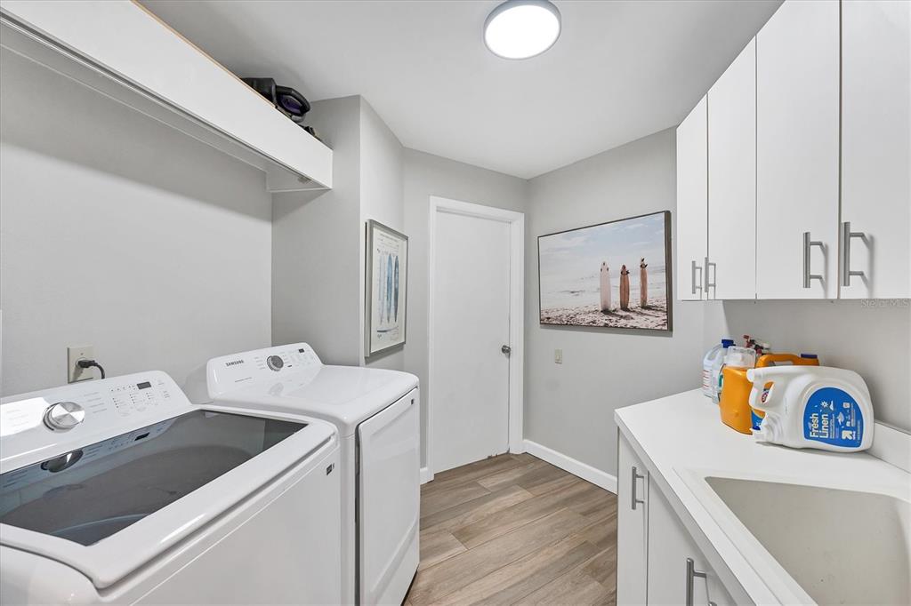 Sarasota, Florida, 34233, United States, 4 Bedrooms Bedrooms, ,4 BathroomsBathrooms,Residential,For Sale,1891764