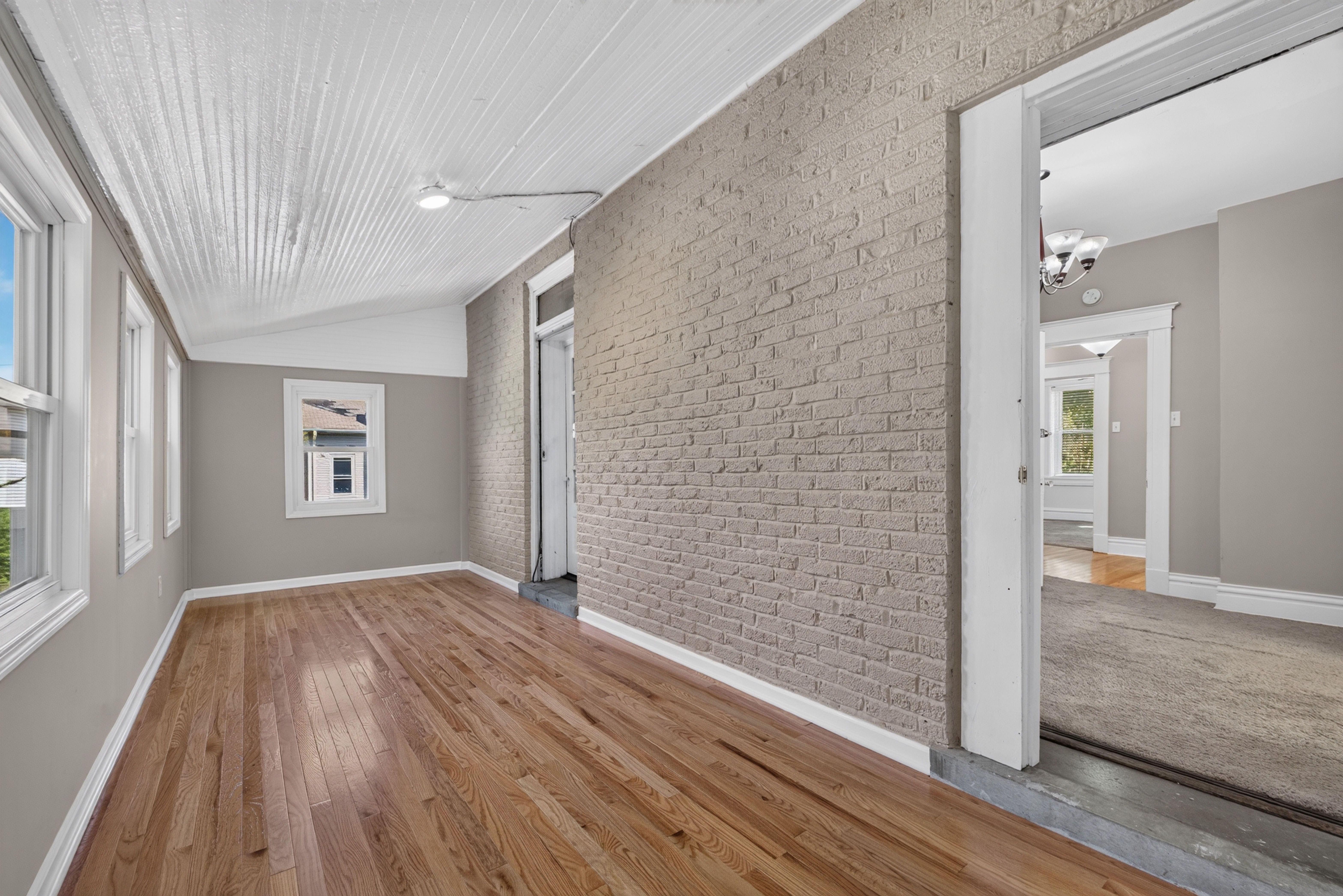  This solid brick South City St. Louis home has architectural character... - 物件實景