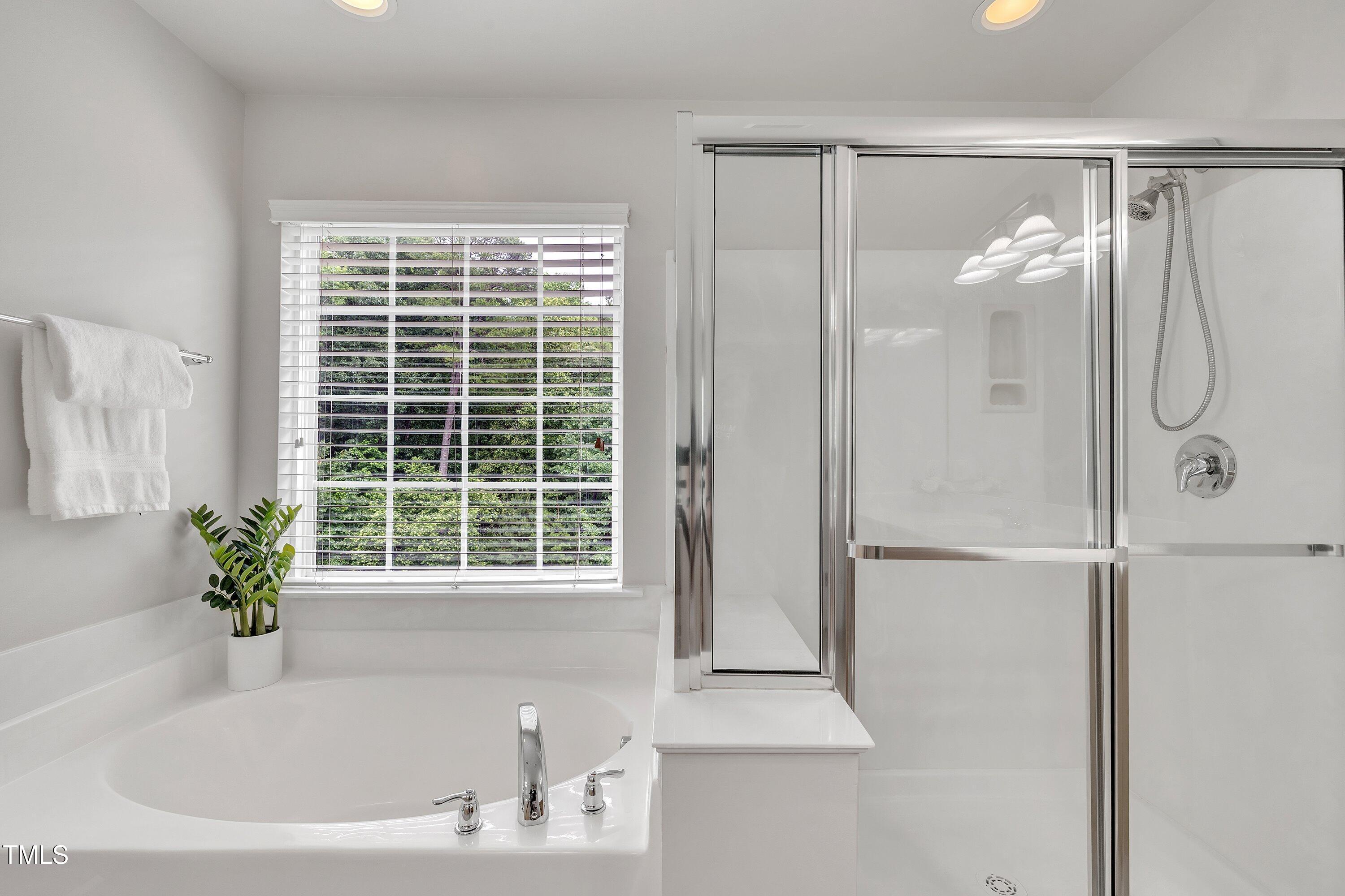 Raleigh, North Carolina, 27612, United States, 3 Bedrooms Bedrooms, ,4 BathroomsBathrooms,Residential,For Sale,1932612