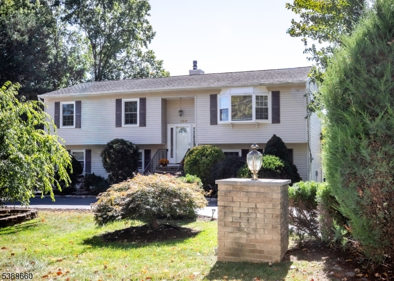 Parsippany, New Jersey, 07054-2126, United States, 4 Bedrooms Bedrooms, ,3 BathroomsBathrooms,Residential,For Sale,1976292