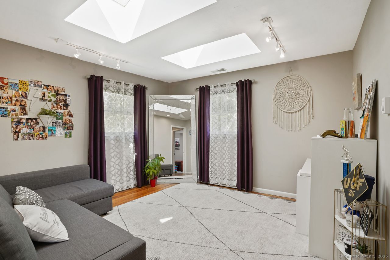 Redding, Connecticut, 06896, United States, 2 Bedrooms Bedrooms, ,1 BathroomBathrooms,Residential,For Sale,1920127