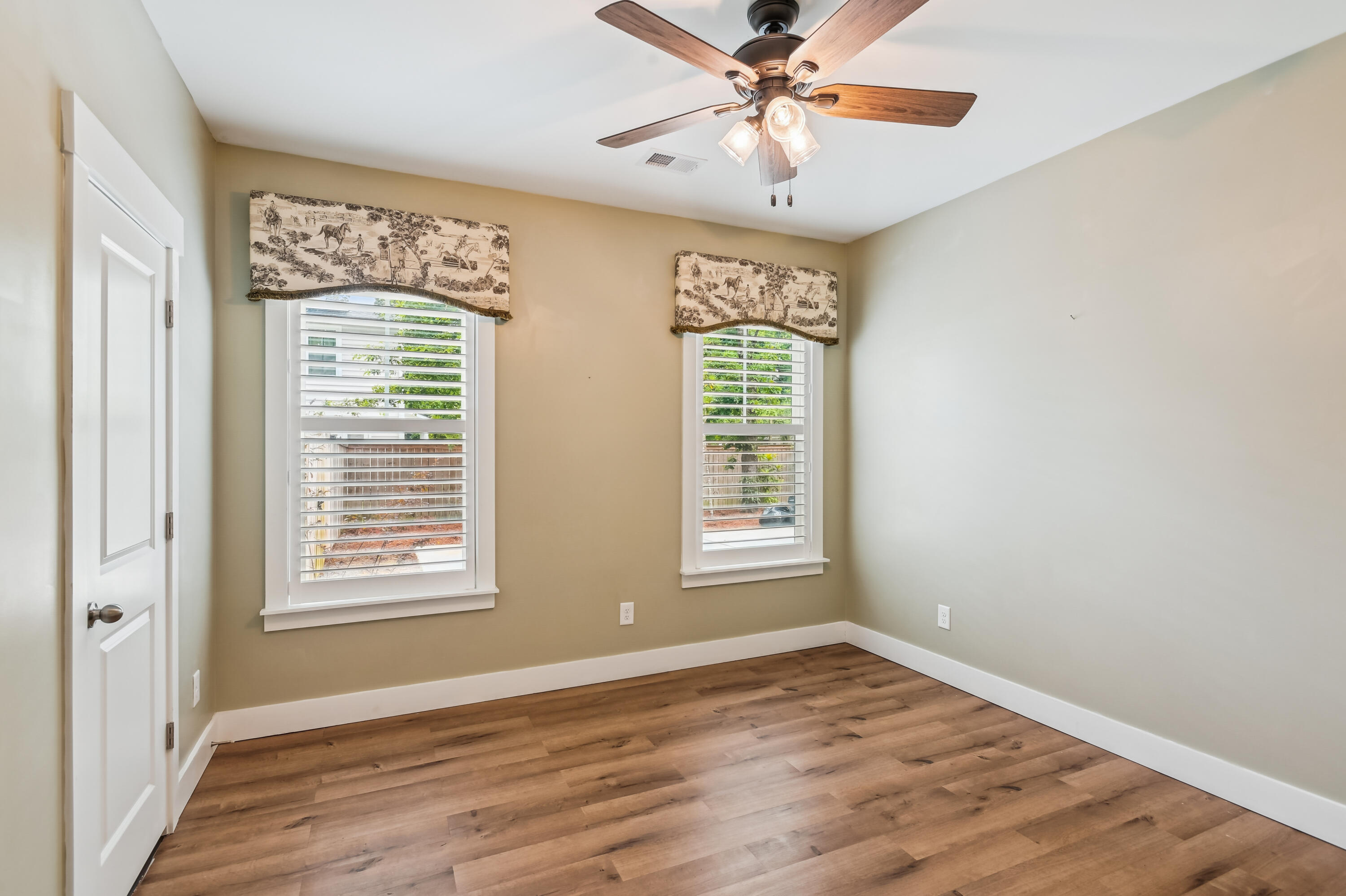 Summerville, South Carolina, 29483, United States, 4 Bedrooms Bedrooms, ,4 BathroomsBathrooms,Residential,For Sale,1897286