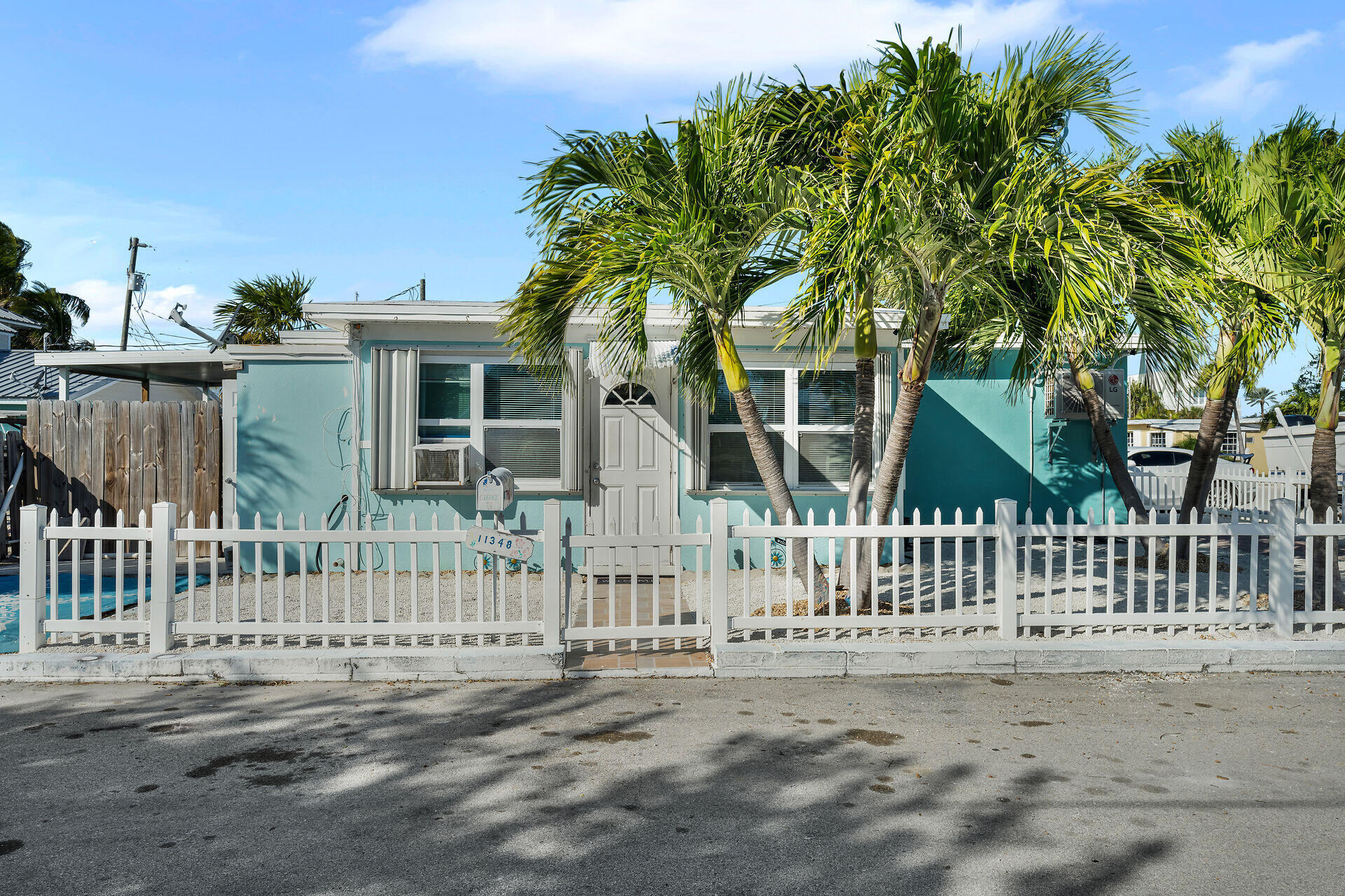 MARATHON, Florida, 33050, United States, 3 Bedrooms Bedrooms, ,1 BathroomBathrooms,Residential,For Sale,1902182