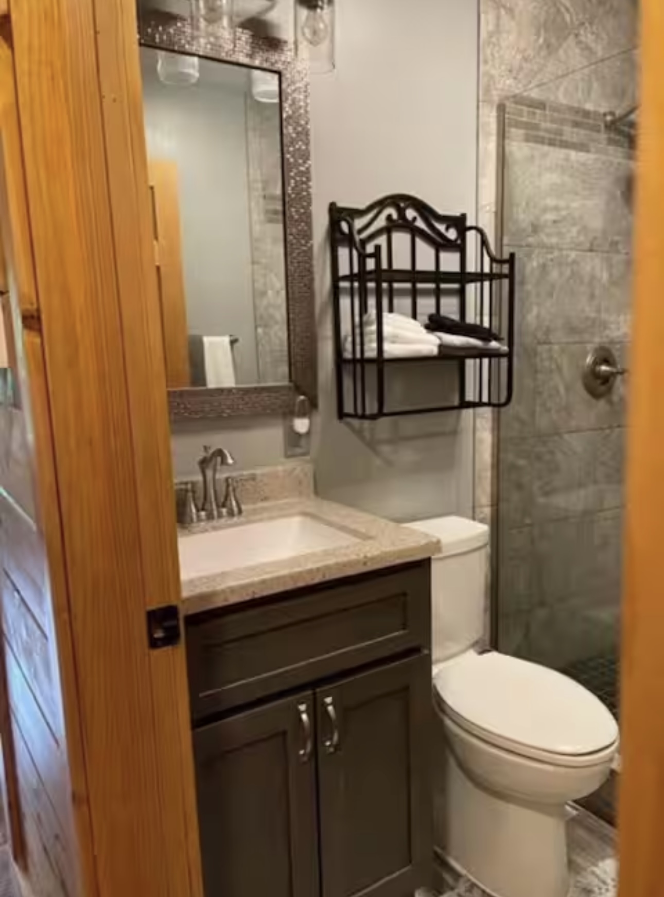 Gatlinburg, Tennessee, 37738, United States, 4 Bedrooms Bedrooms, ,2 BathroomsBathrooms,Residential,For Sale,2005495