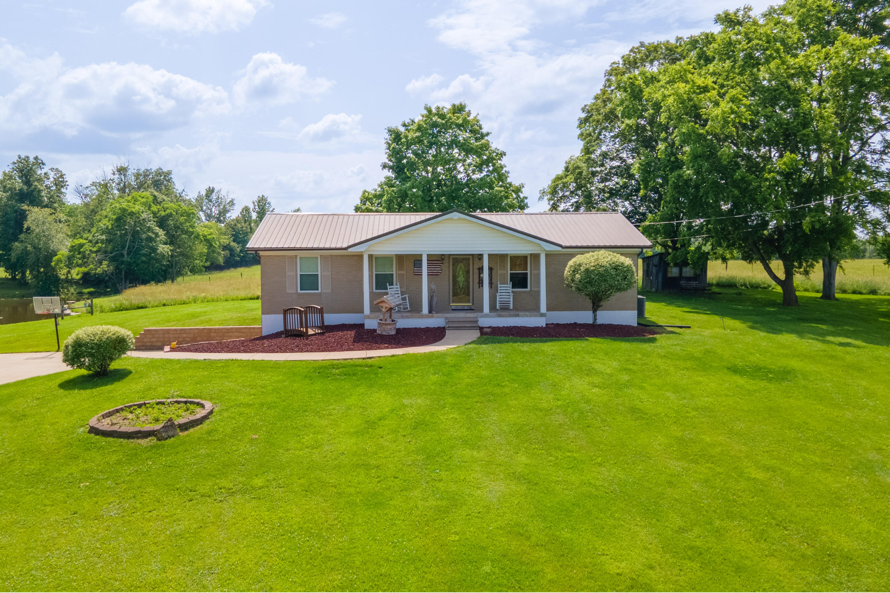 Paint Lick, Kentucky, 40461, United States, 5 Bedrooms Bedrooms, ,1 BathroomBathrooms,Residential,For Sale,1847619