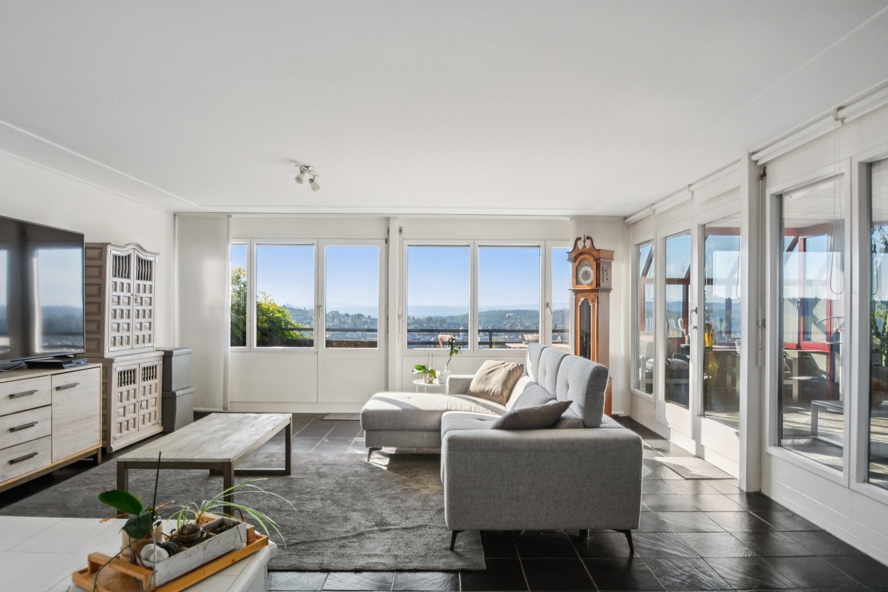  Exclusive Opportunity in Biel — Unique Architect-Designed Home, Exceptional Modu - 物件實景