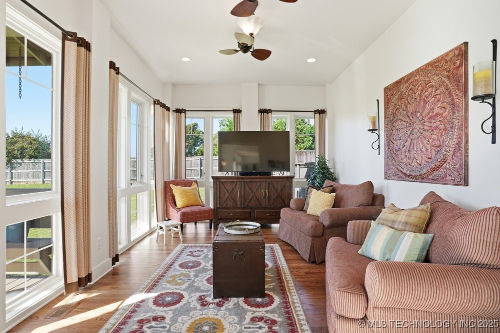 Jenks, Oklahoma, 74037, United States, 5 Bedrooms Bedrooms, ,6 BathroomsBathrooms,Residential,For Sale,1989076