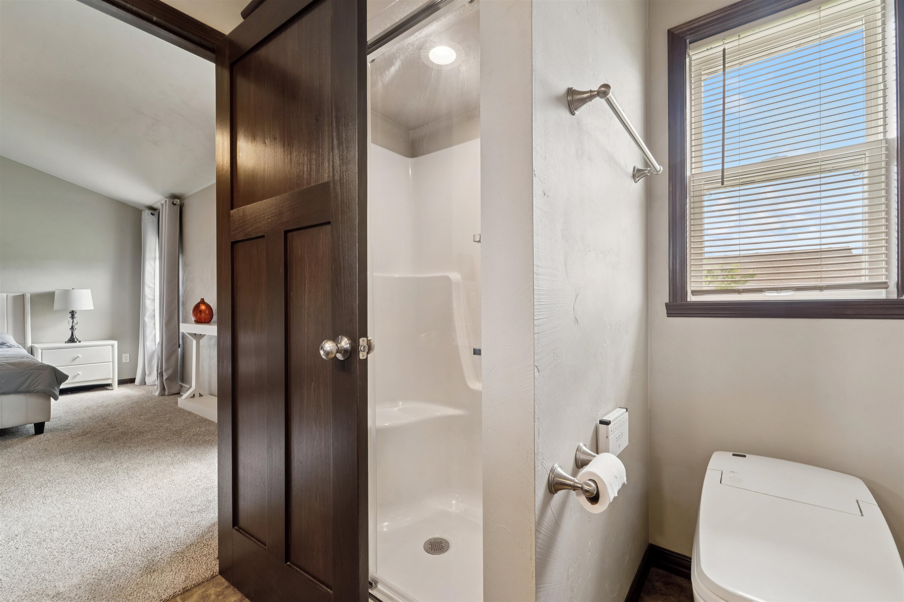 NEENAH, Wisconsin, 54956, United States, 4 Bedrooms Bedrooms, ,3 BathroomsBathrooms,Residential,For Sale,1988309