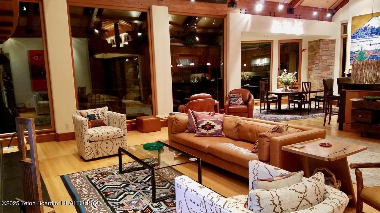 Jackson, Wyoming, 83001, United States, 4 Bedrooms Bedrooms, ,5 BathroomsBathrooms,Residential,For Sale,1979061