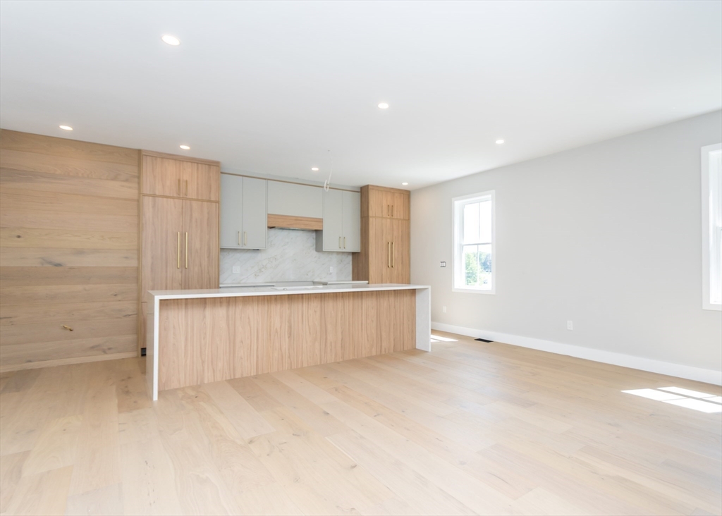 Waltham, Massachusetts, 02453, United States, 4 Bedrooms Bedrooms, ,5 BathroomsBathrooms,Residential,For Sale,1858244
