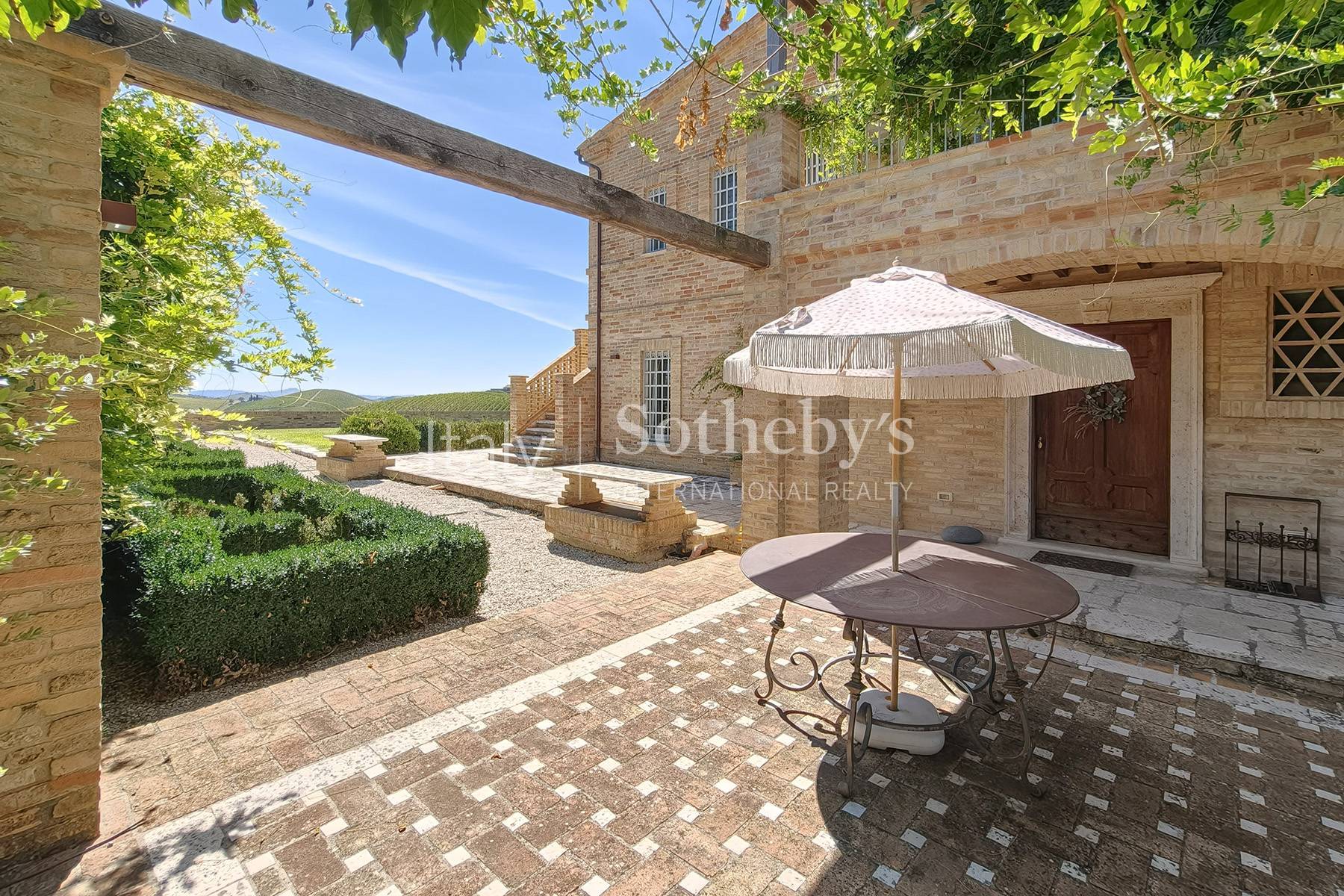  Country estate with vineyards and pool in Le Marche - 物件實景
