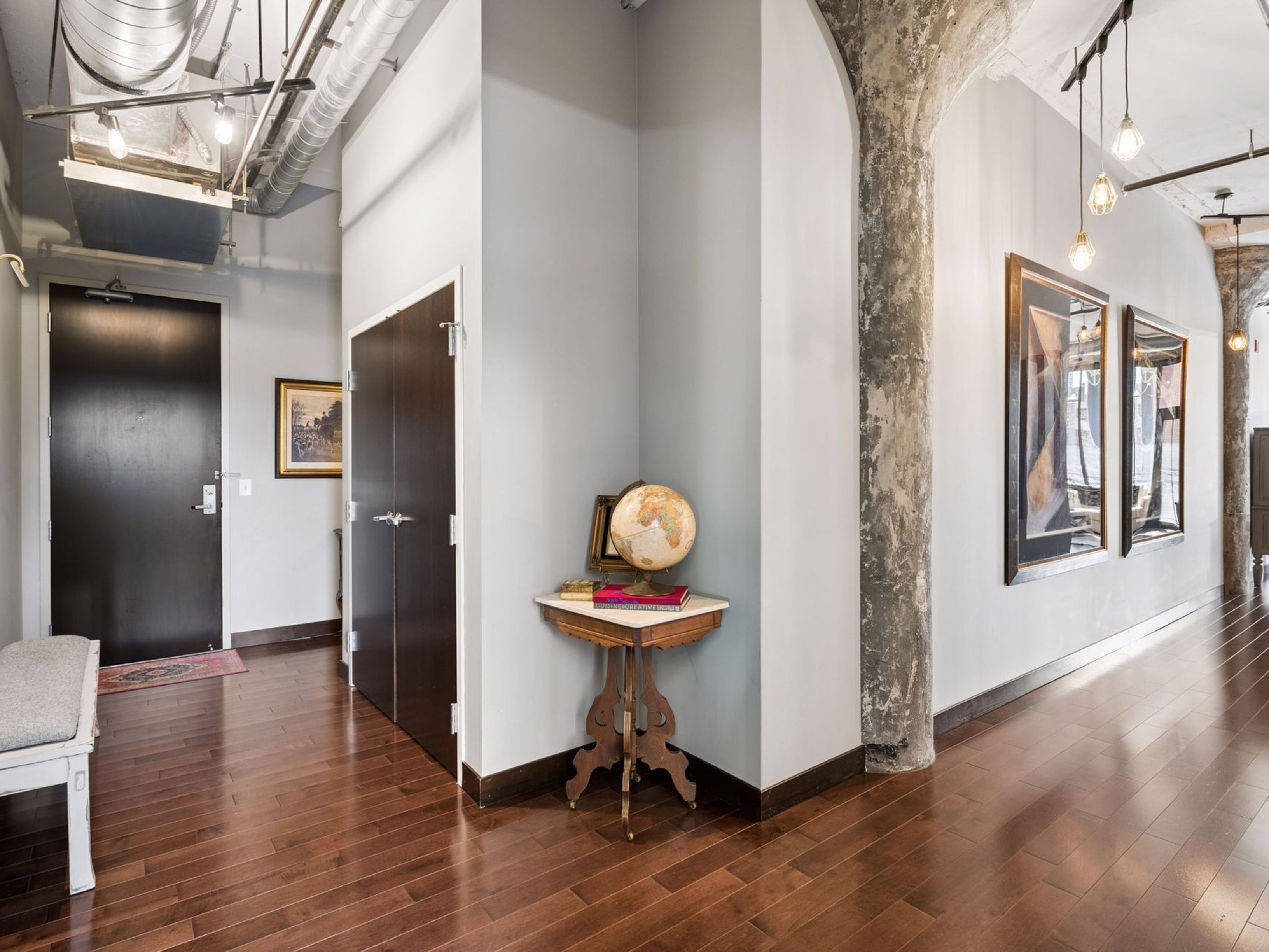  Iconic Corner Loft in Coveted North Loop - 物件實景