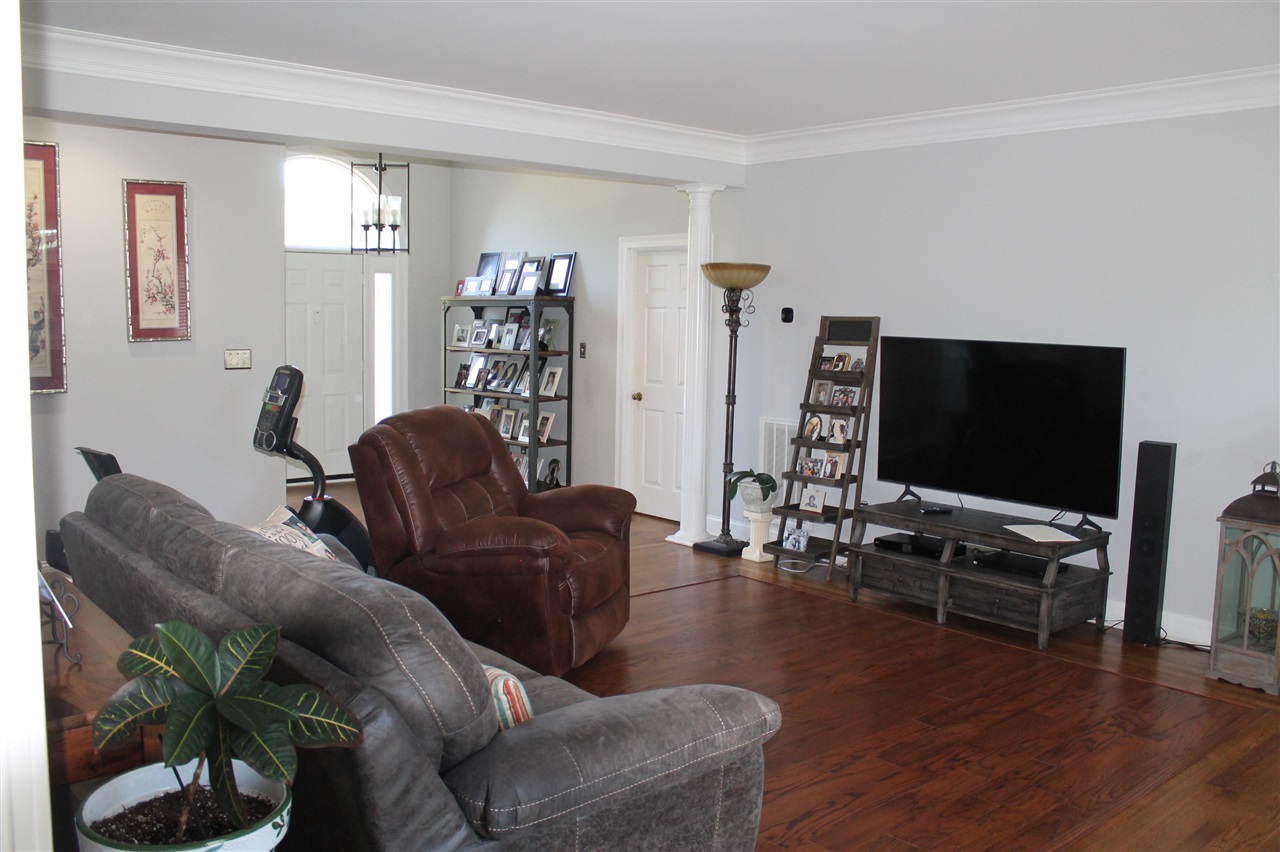 Bowling Green, Kentucky, 42104, United States, 5 Bedrooms Bedrooms, ,3 BathroomsBathrooms,Residential,For Sale,1827848