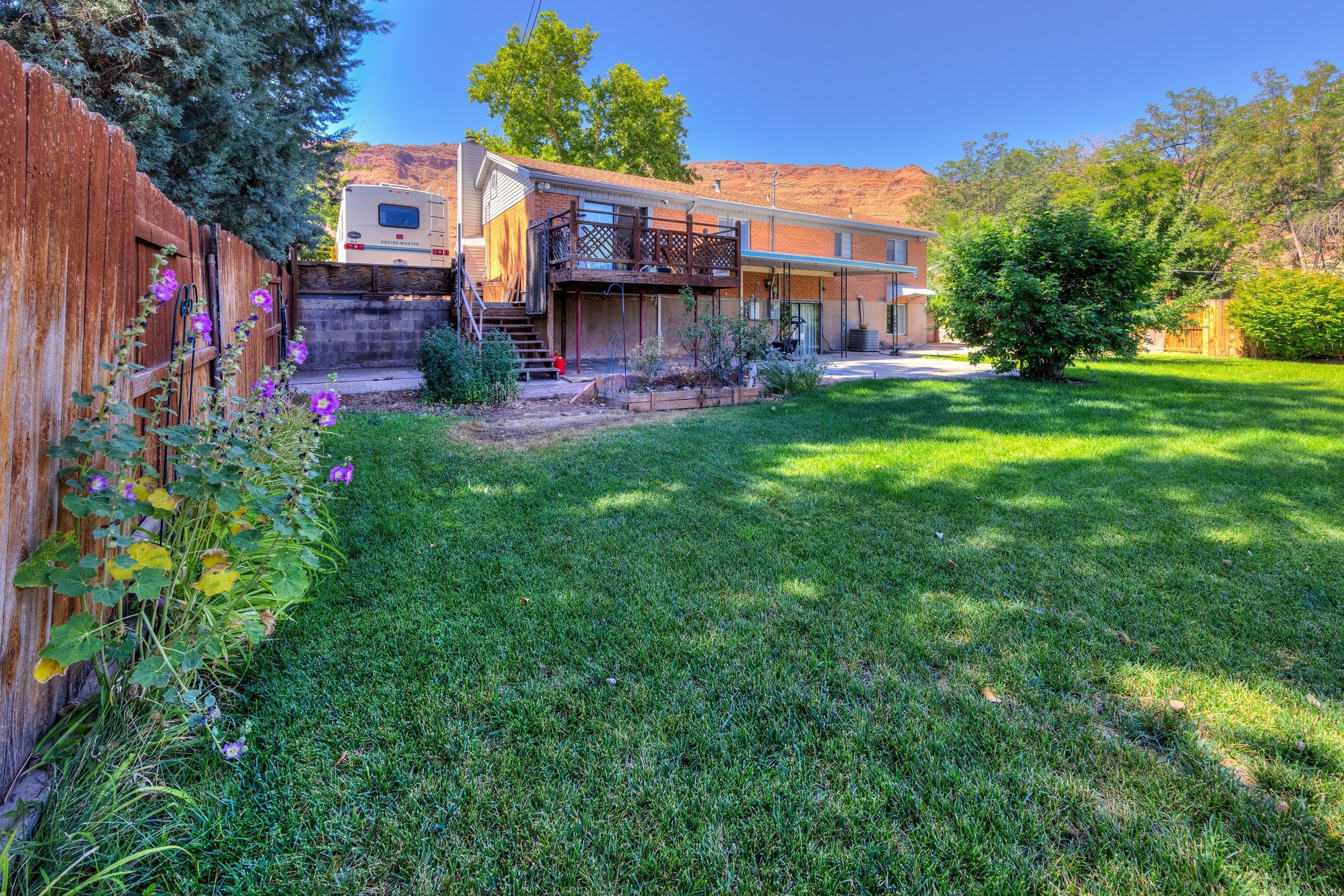  In-Town Home with Deck, Patio and Walkout Basement - 物件實景