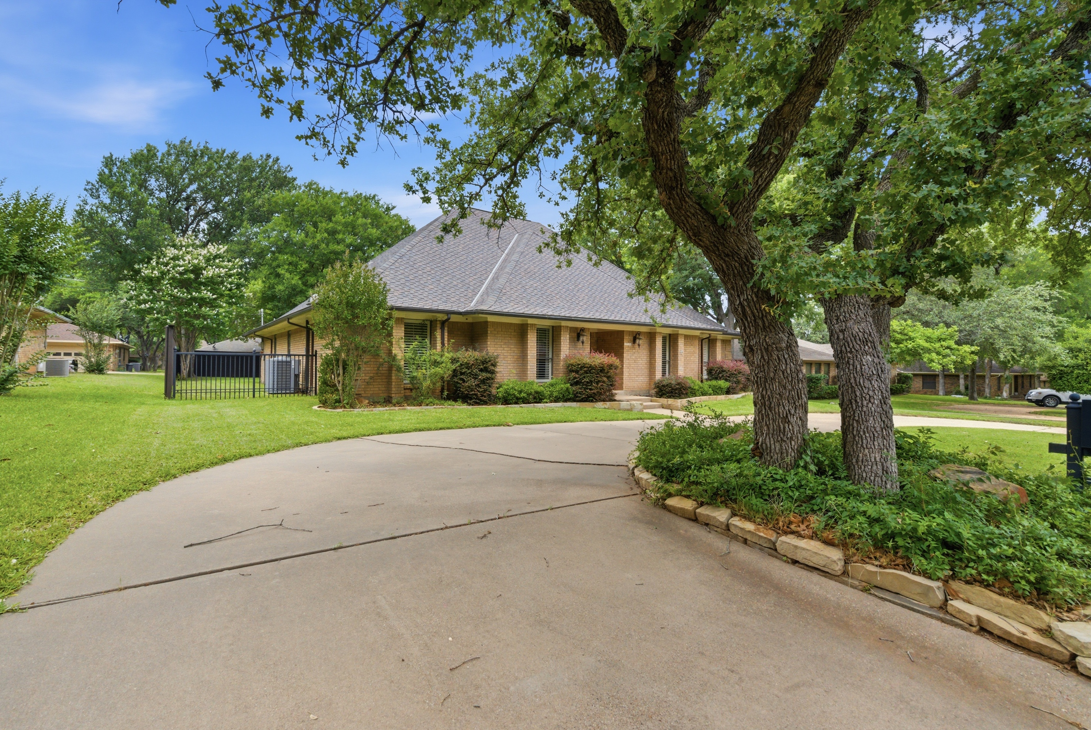  1515 Oak Forest Drive, Graham, TX, 76450 - 物件實景