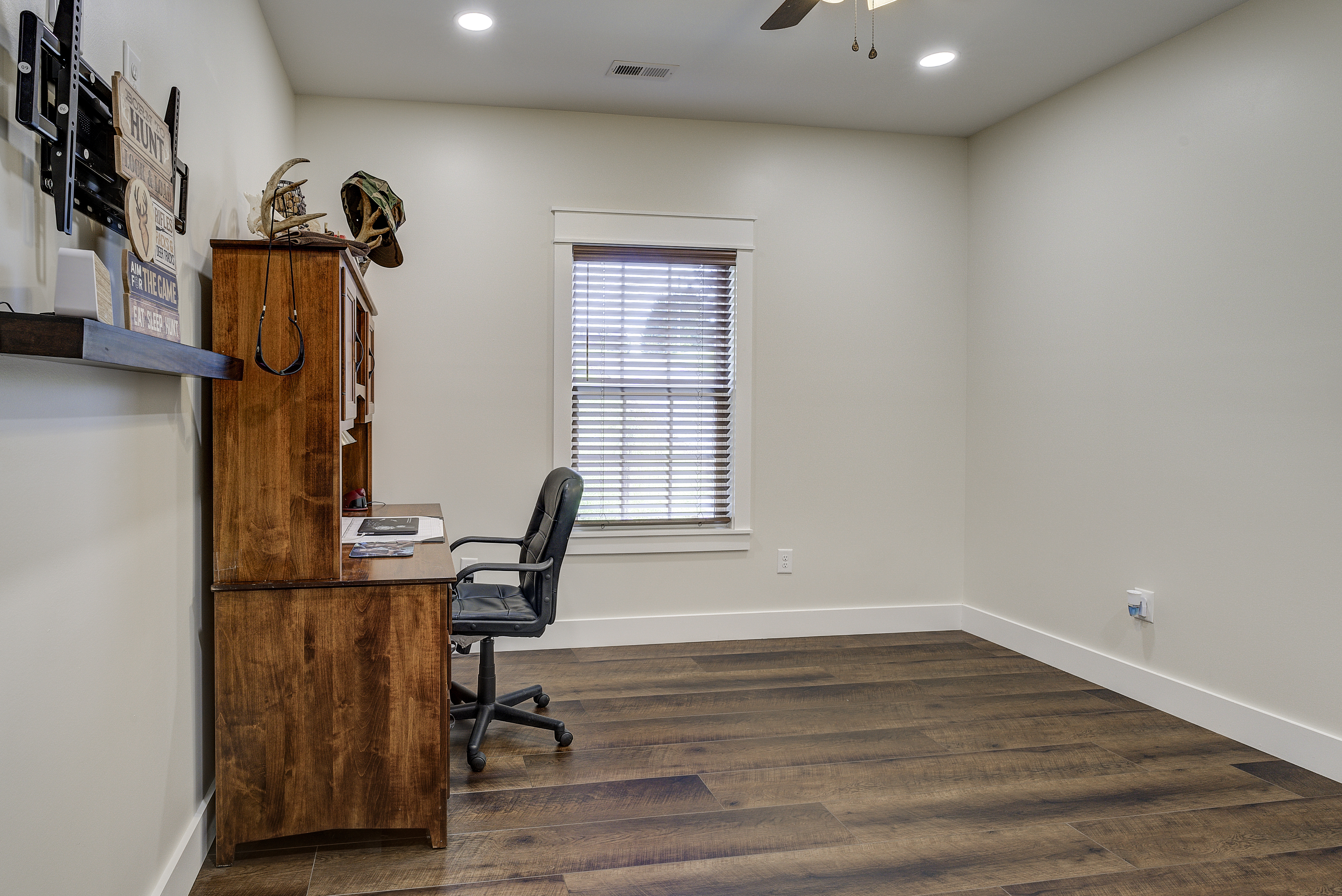 Jonesborough, Tennessee, 37659, United States, 3 Bedrooms Bedrooms, ,3 BathroomsBathrooms,Residential,For Sale,2000637