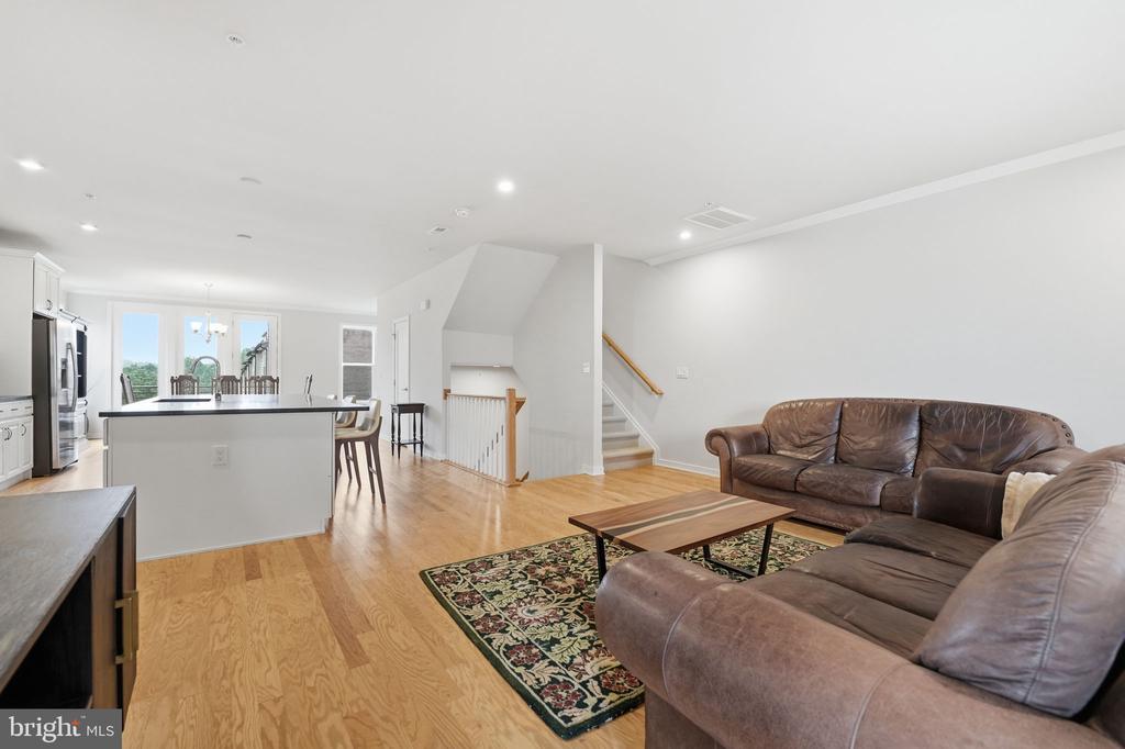 Chantilly, Virginia, 20151, United States, 3 Bedrooms Bedrooms, ,3 BathroomsBathrooms,Residential,For Sale,2048554