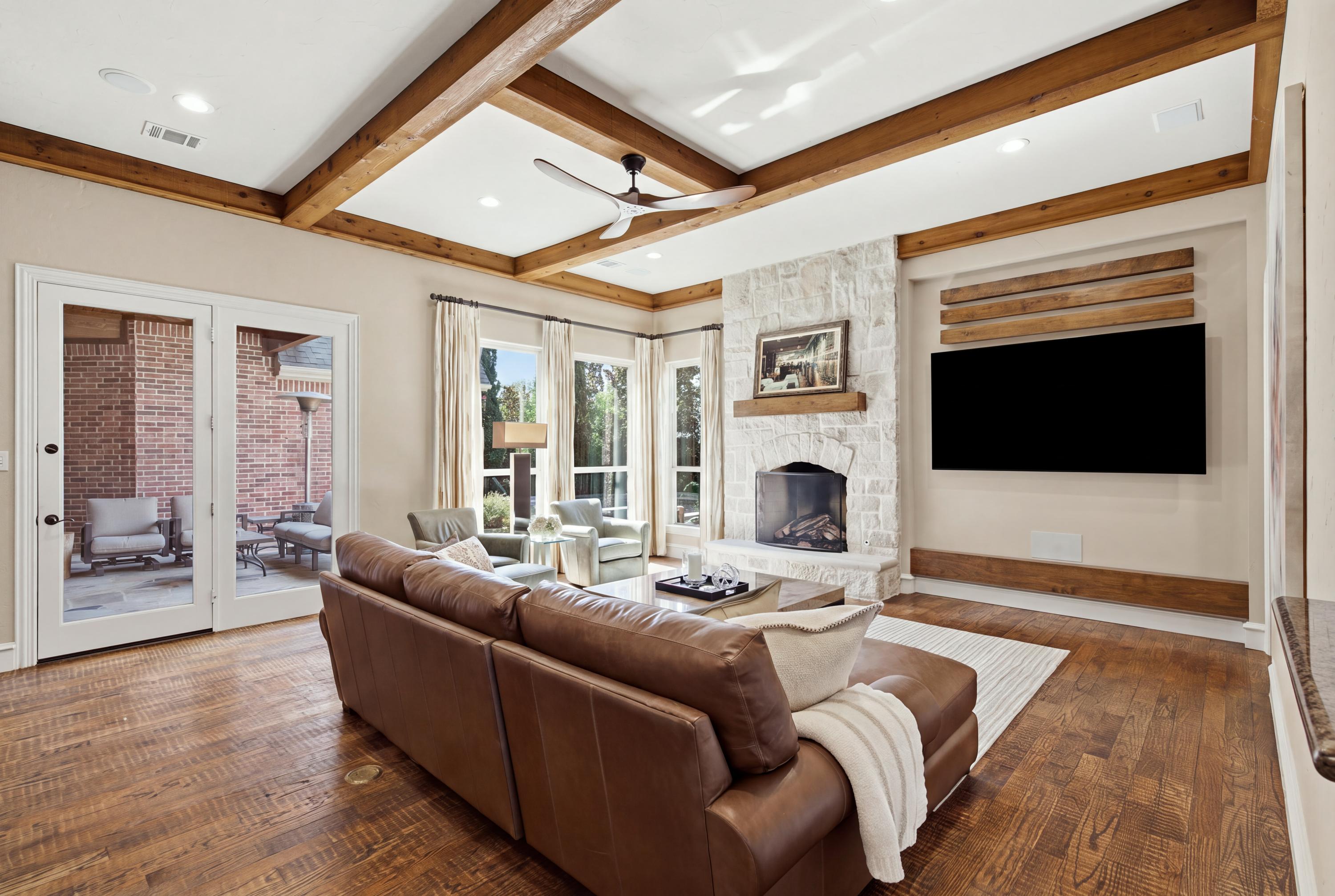  Preston Hollow Home with Pool, Primary Suite Down, 3-Car Garage & Solar - 物件實景